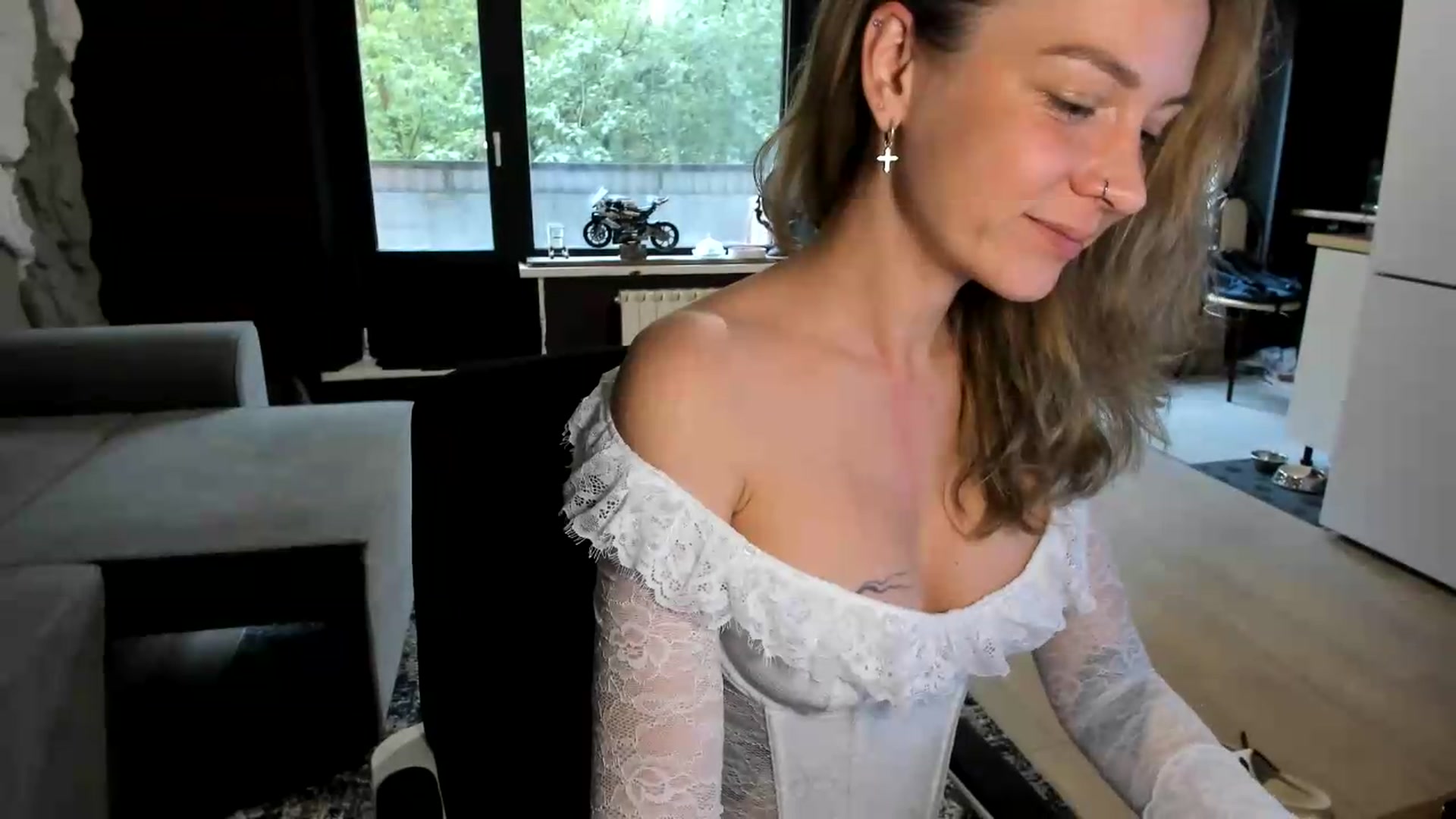 Gallery image thumbnail from Qi_ra's myfreecams stream on, 06/15/2026, 15:15 image 3 of 20