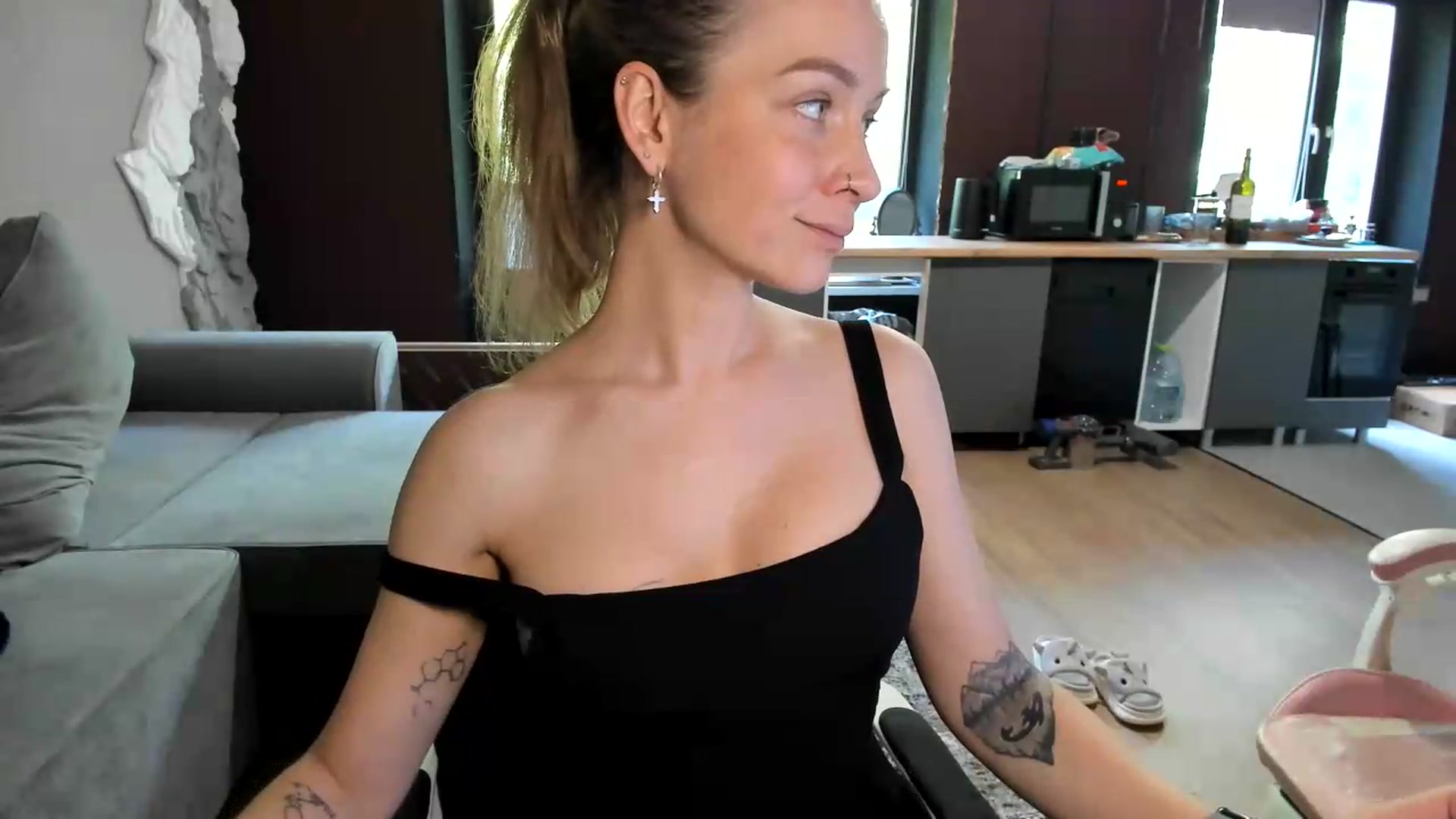 Gallery image thumbnail from Qi_ra's myfreecams stream on, 06/20/2026, 09:37 image 18 of 20