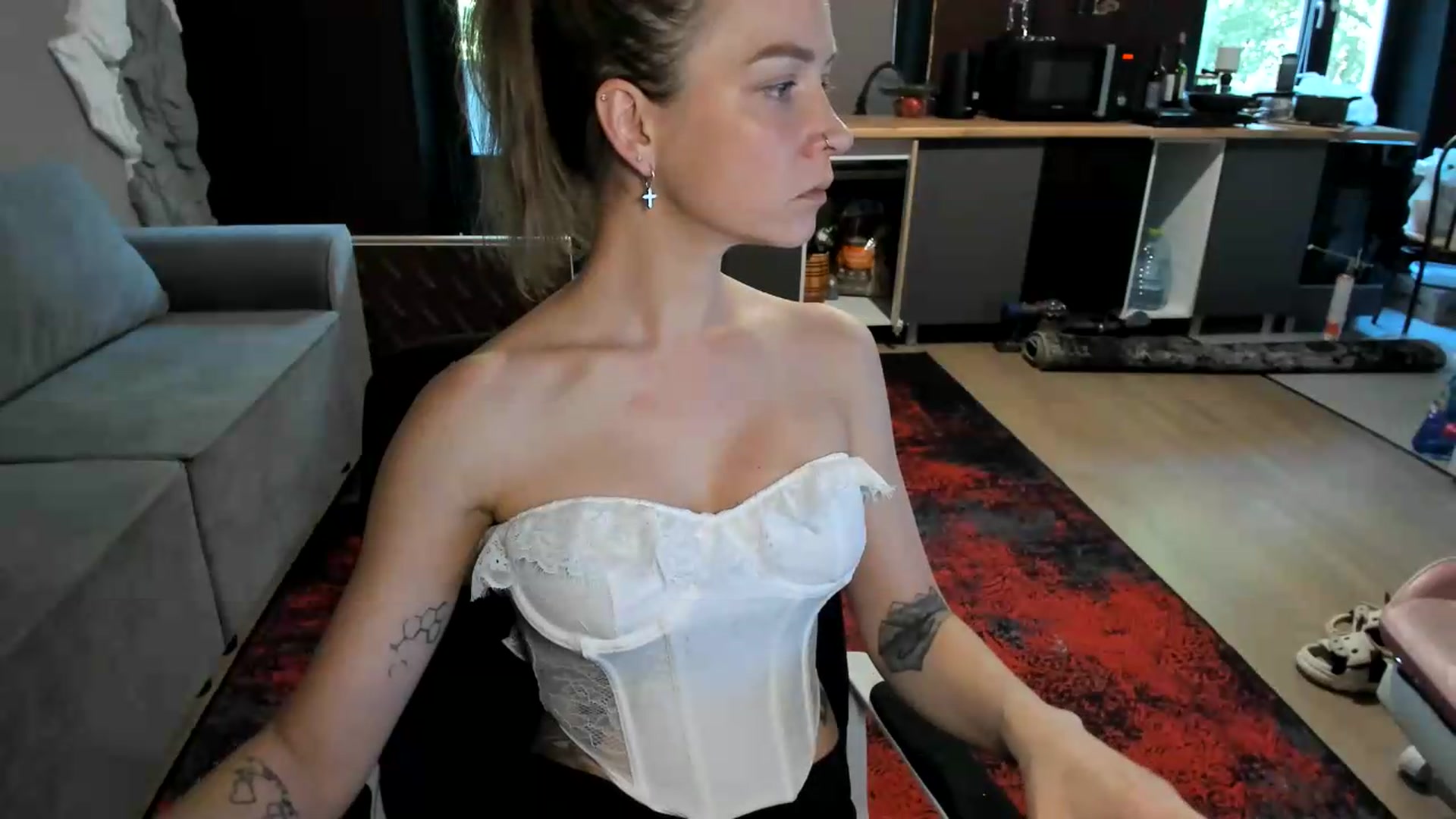 Gallery image thumbnail from Qi_ra's myfreecams stream on, 06/21/2026, 08:36 image 12 of 20