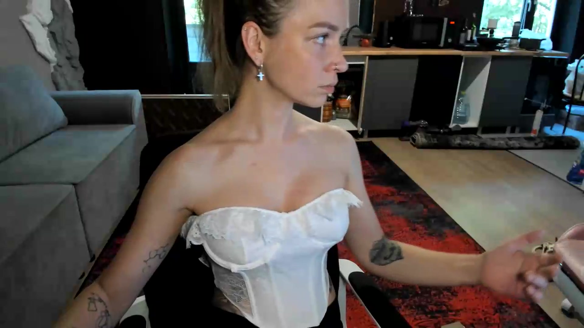 Gallery image thumbnail from Qi_ra's myfreecams stream on, 06/21/2026, 08:36 image 15 of 20