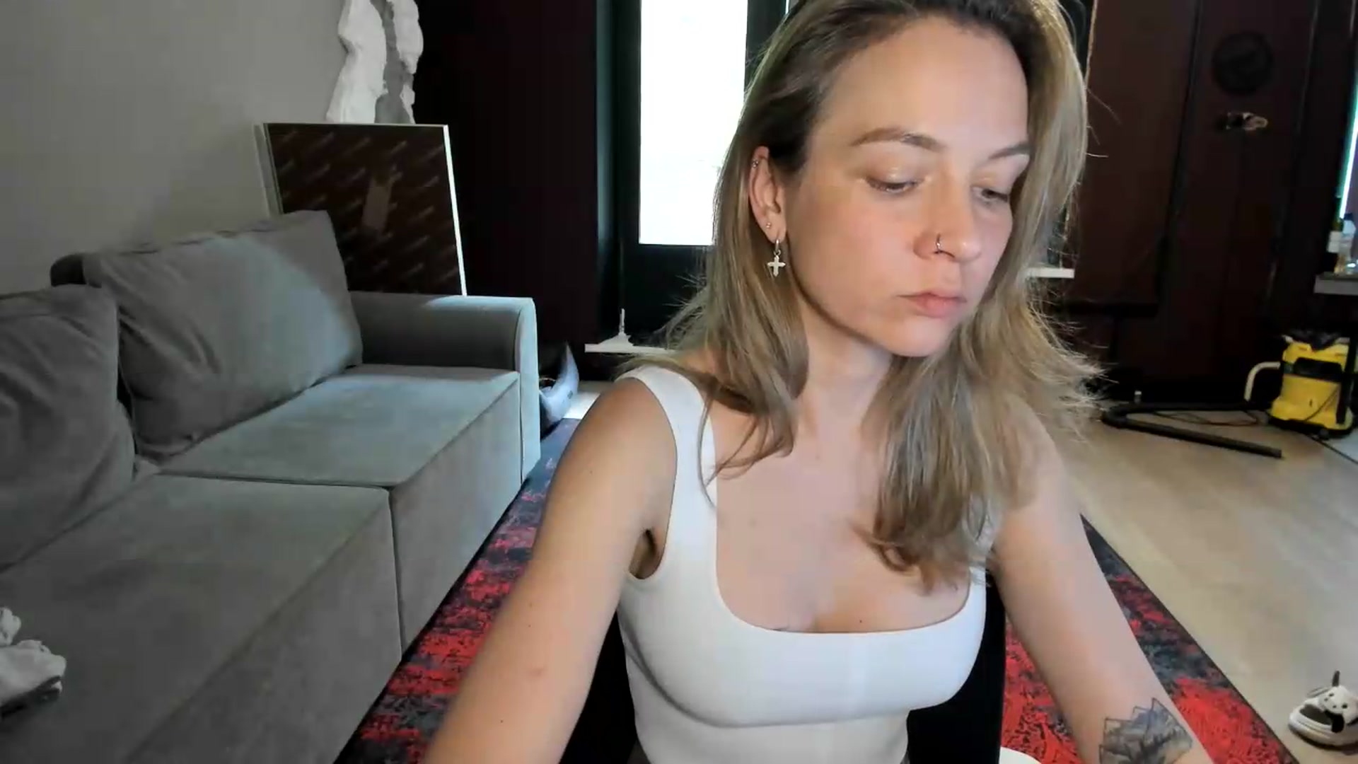 Gallery image thumbnail from Qi_ra's myfreecams stream on, 06/27/2026, 07:13 image 10 of 20