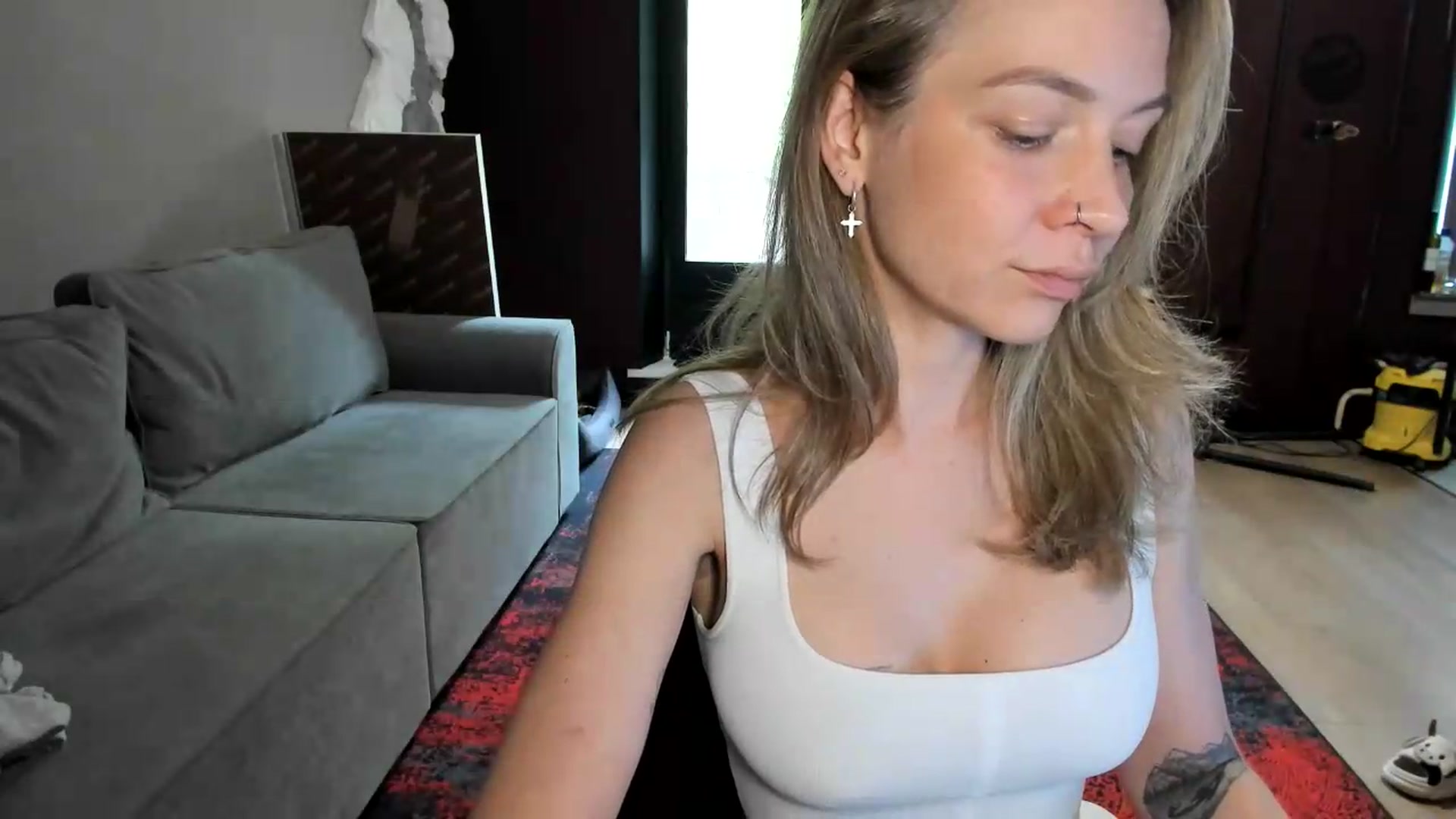 Gallery image thumbnail from Qi_ra's myfreecams stream on, 06/27/2026, 07:13 image 18 of 20