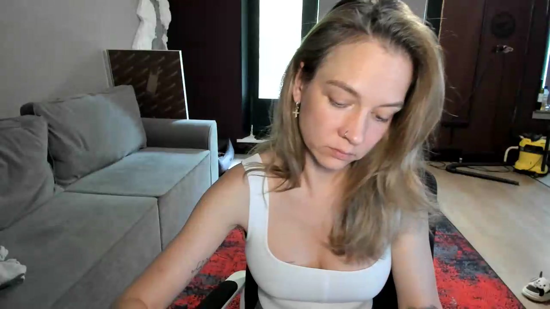 Gallery image thumbnail from Qi_ra's myfreecams stream on, 06/27/2026, 07:13 image 13 of 20