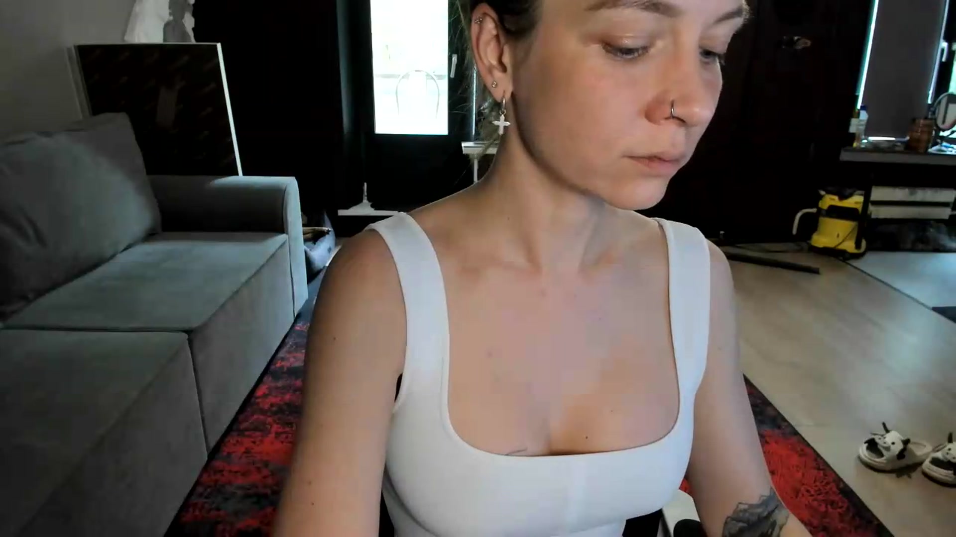 Gallery image thumbnail from Qi_ra's myfreecams stream on, 06/27/2026, 07:58 image 6 of 20