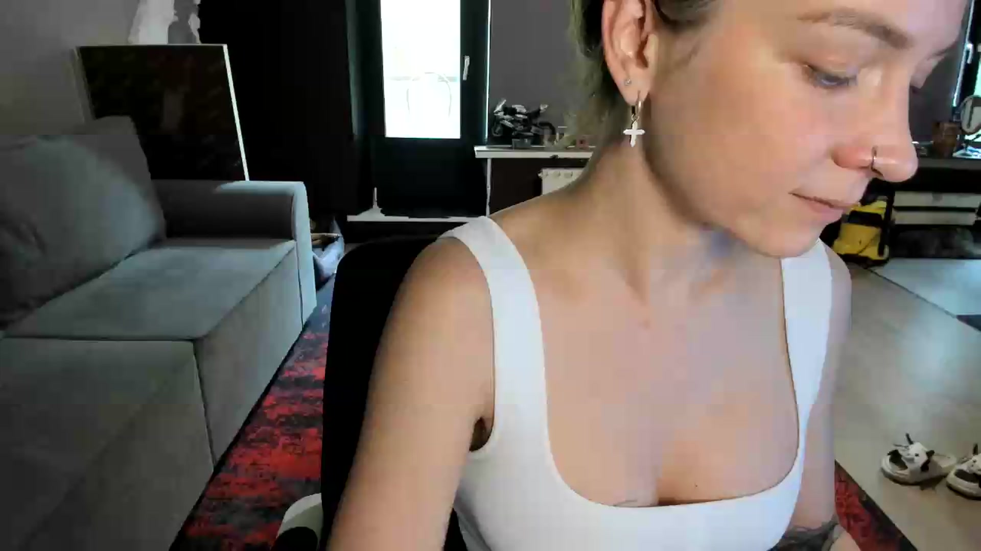 Gallery image thumbnail from Qi_ra's myfreecams stream on, 06/27/2026, 07:58 image 4 of 20