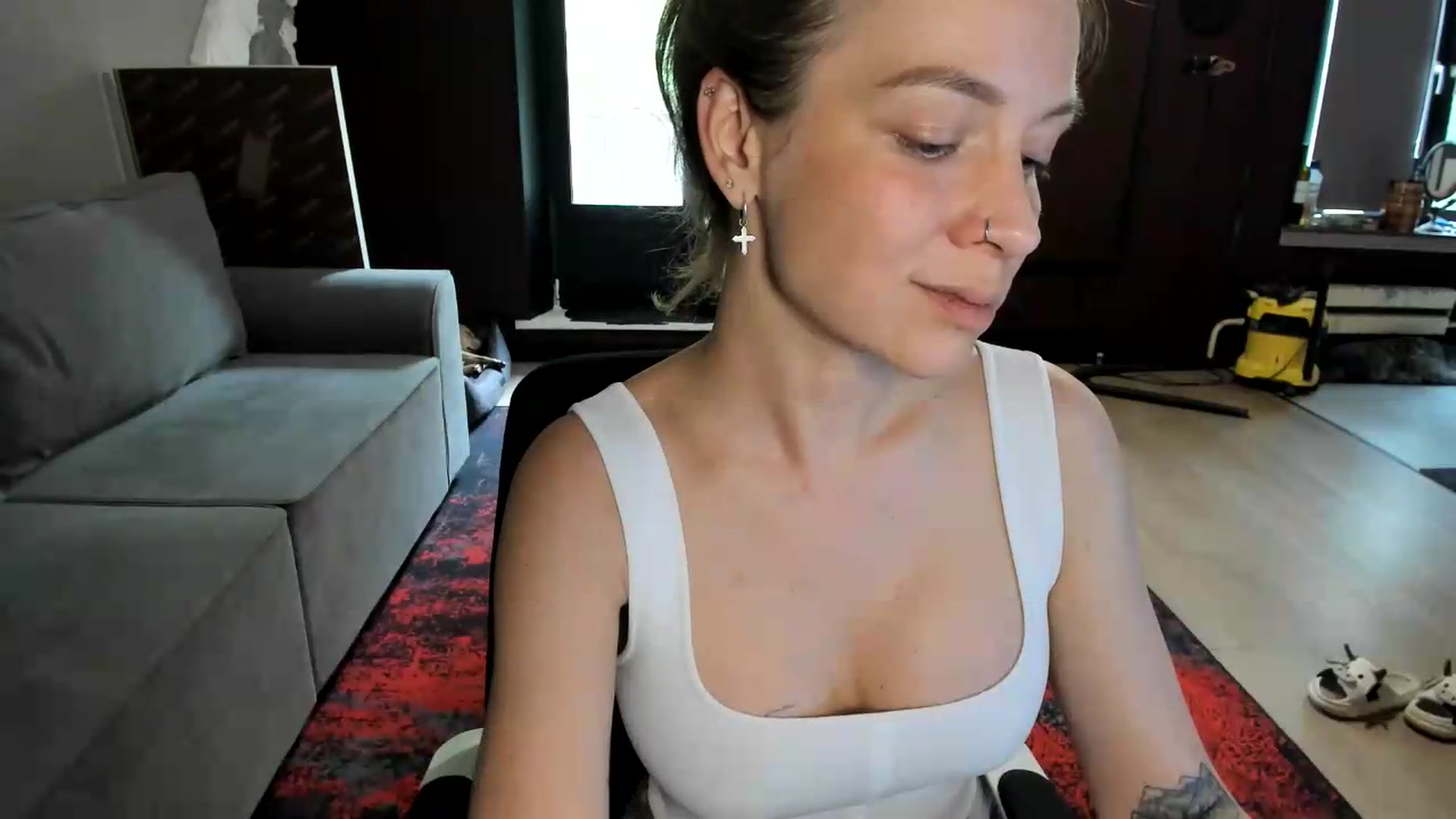 Gallery image thumbnail from Qi_ra's myfreecams stream on, 06/27/2026, 07:58 image 15 of 20