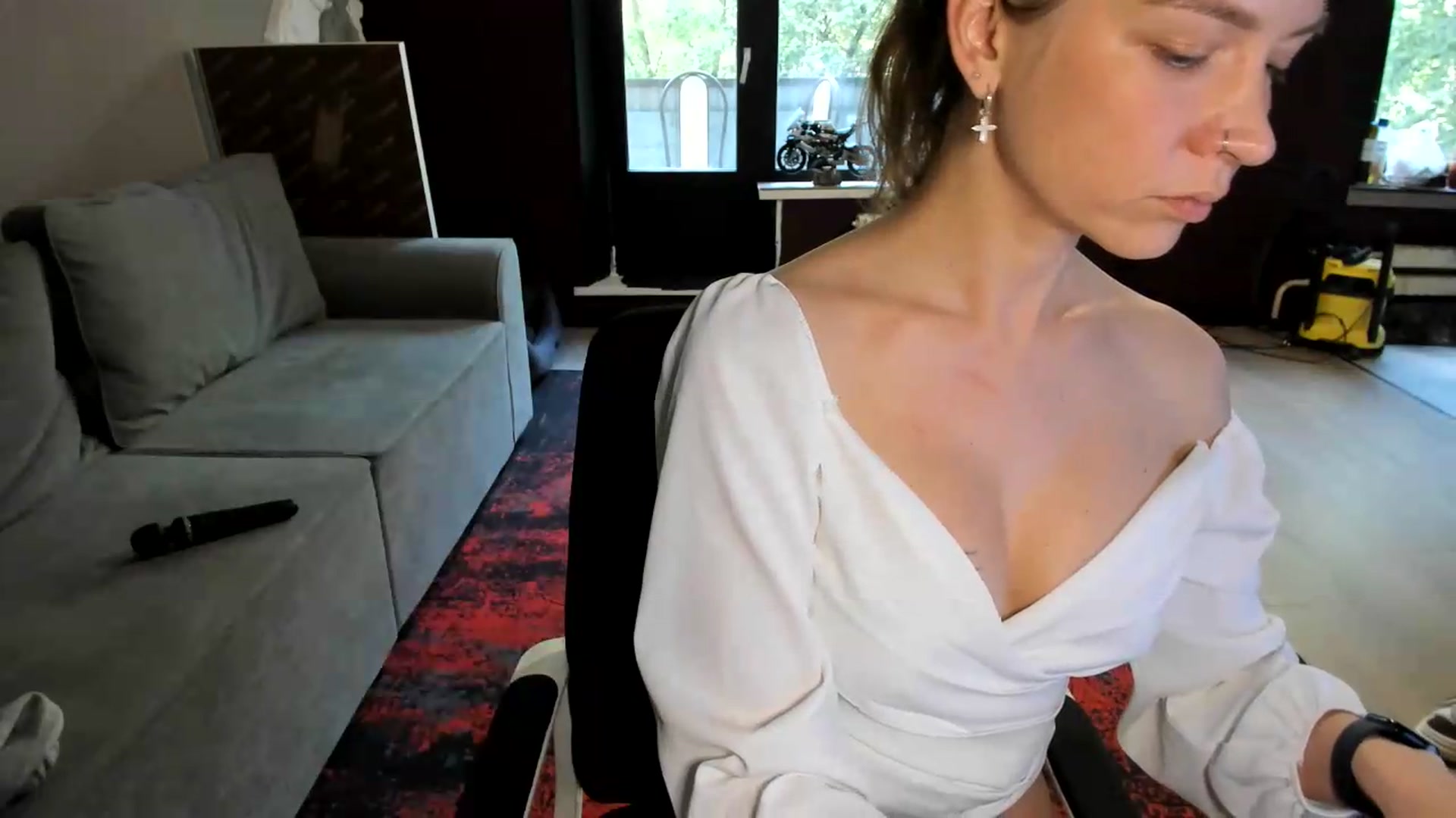 Gallery image thumbnail from Qi_ra's myfreecams stream on, 06/28/2026, 08:27 image 10 of 20