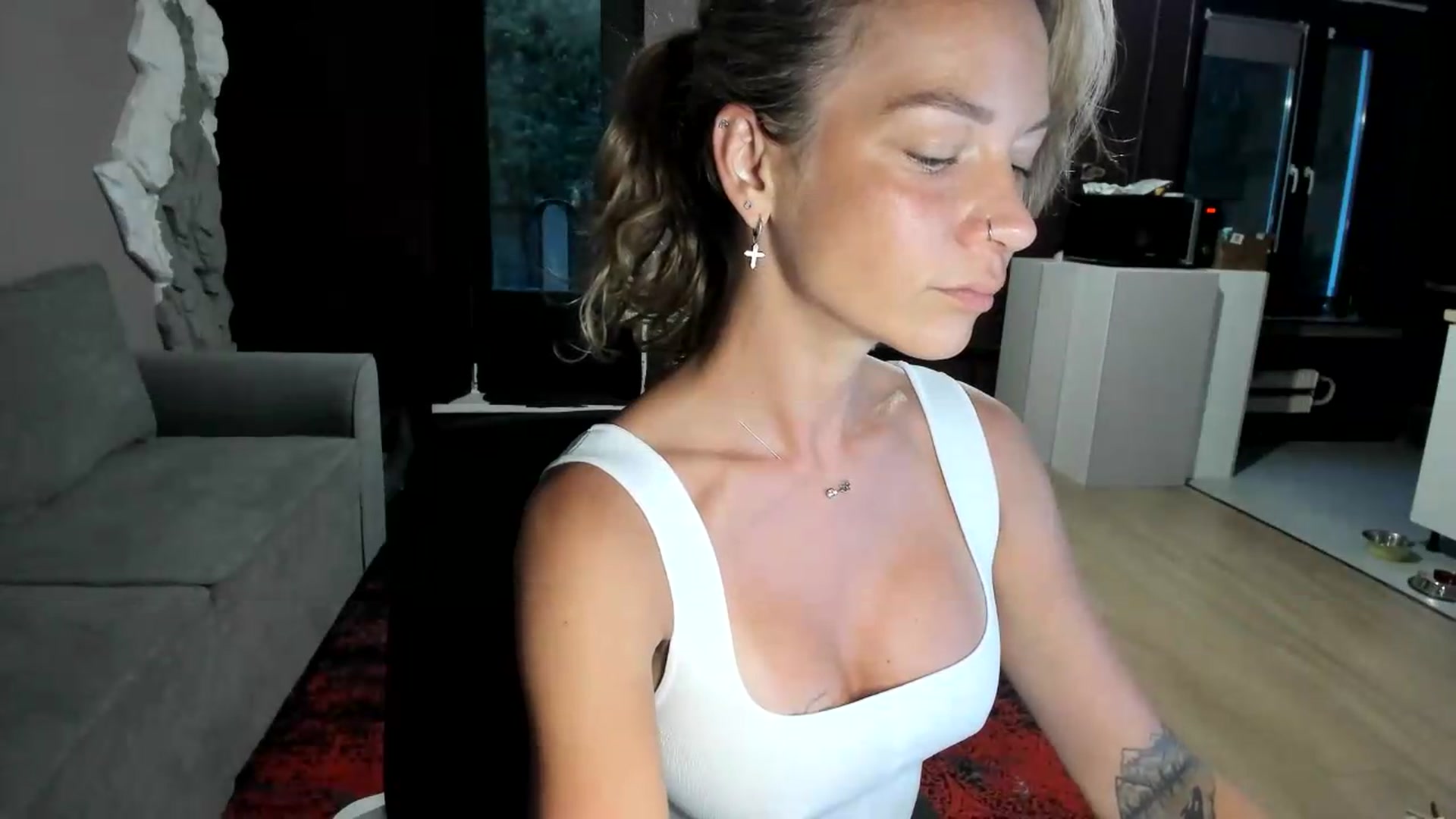 Gallery image thumbnail from Qi_ra's myfreecams stream on, 08/07/2026, 01:49 image 4 of 20