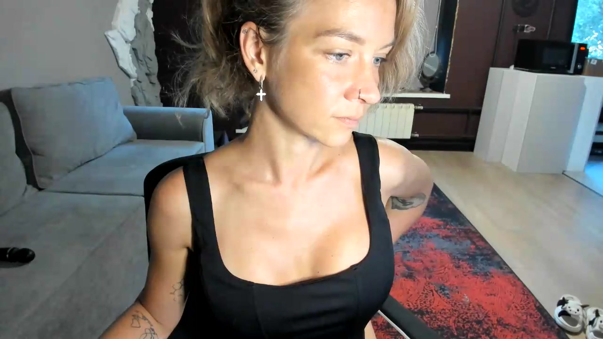 Gallery image thumbnail from Qi_ra's myfreecams stream on, 08/08/2026, 04:44 image 5 of 20