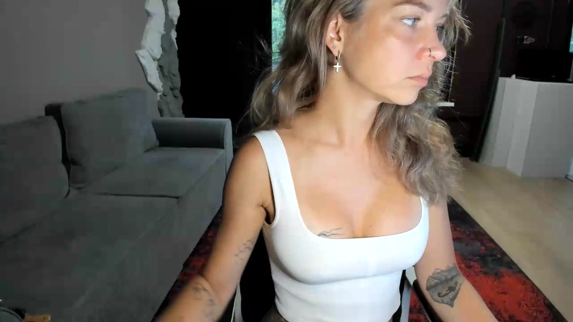Gallery image thumbnail from Qi_ra's myfreecams stream on, 08/12/2026, 03:08 image 15 of 20