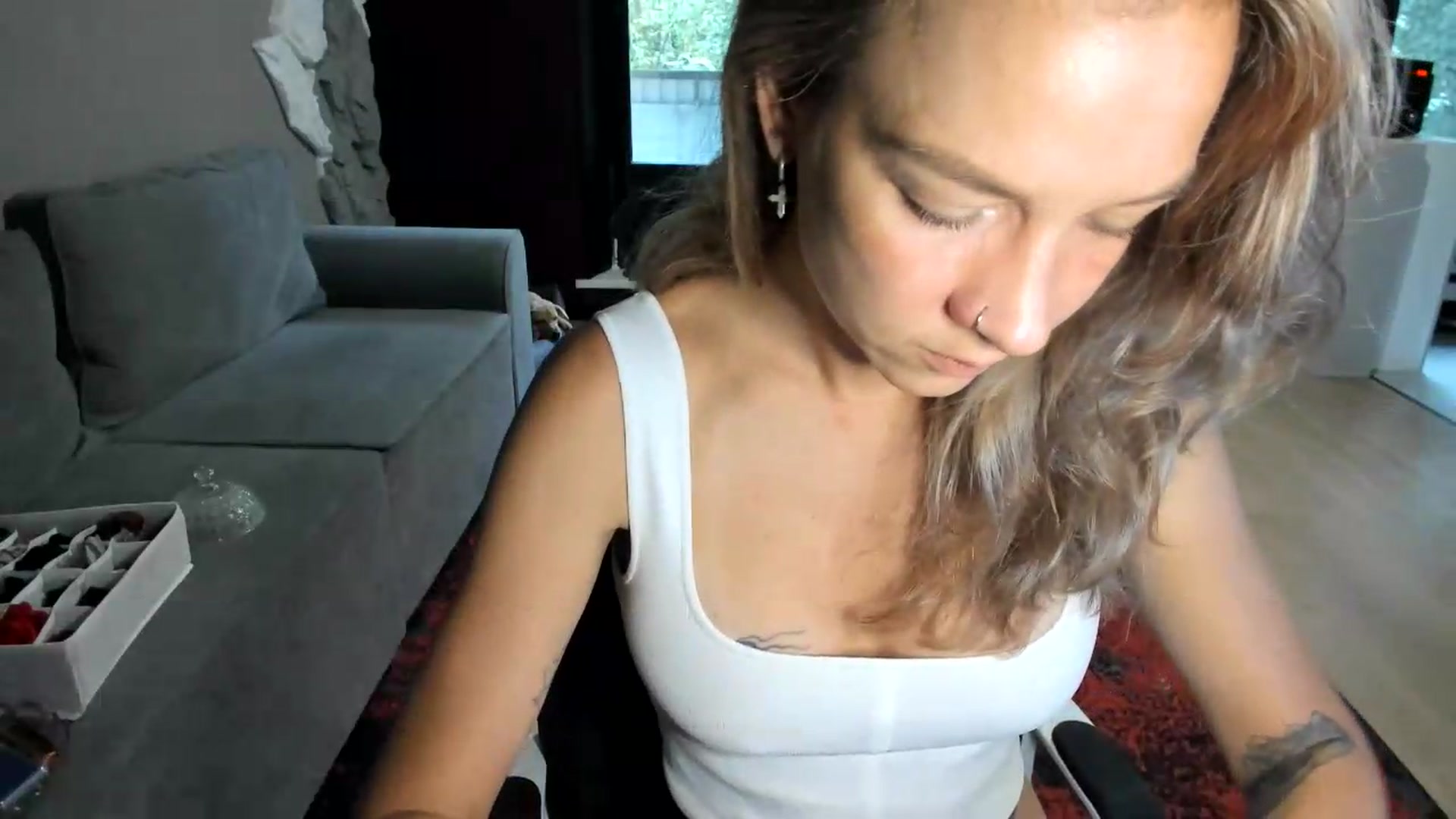 Gallery image thumbnail from Qi_ra's myfreecams stream on, 08/12/2026, 04:12 image 4 of 20