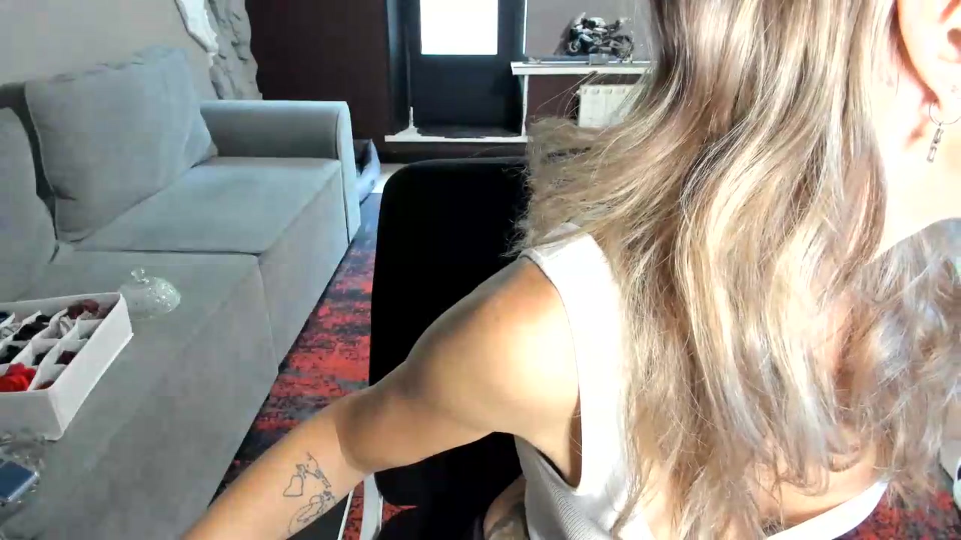 Gallery image thumbnail from Qi_ra's myfreecams stream on, 08/12/2026, 06:44 image 2 of 20