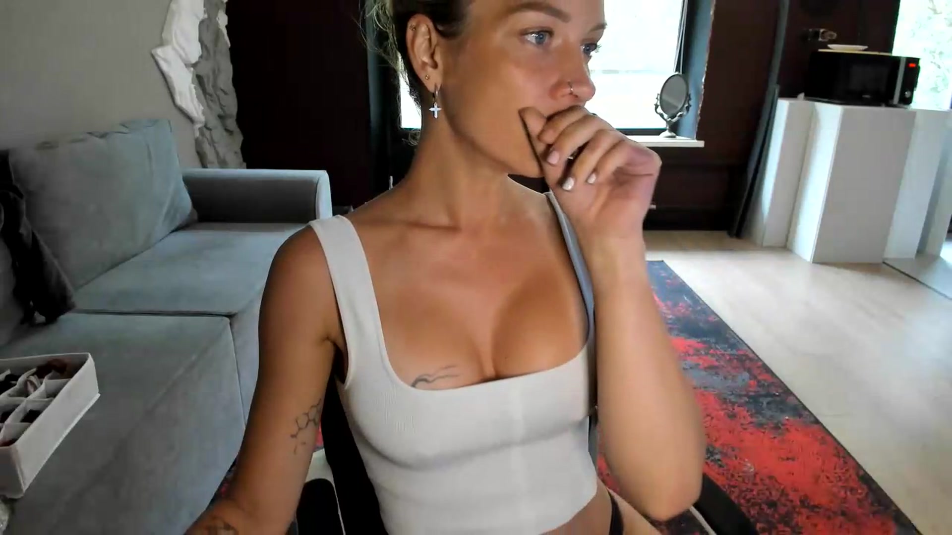 Gallery image thumbnail from Qi_ra's myfreecams stream on, 08/12/2026, 09:59 image 16 of 20