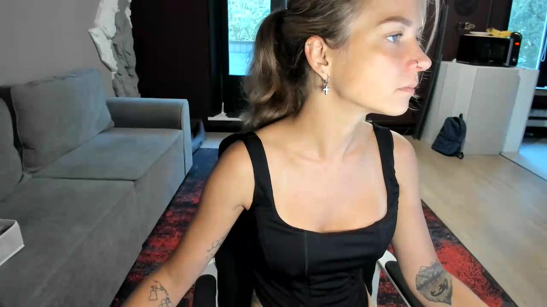 Gallery image thumbnail from Qi_ra's myfreecams stream on, 08/13/2026, 03:43 image 13 of 20