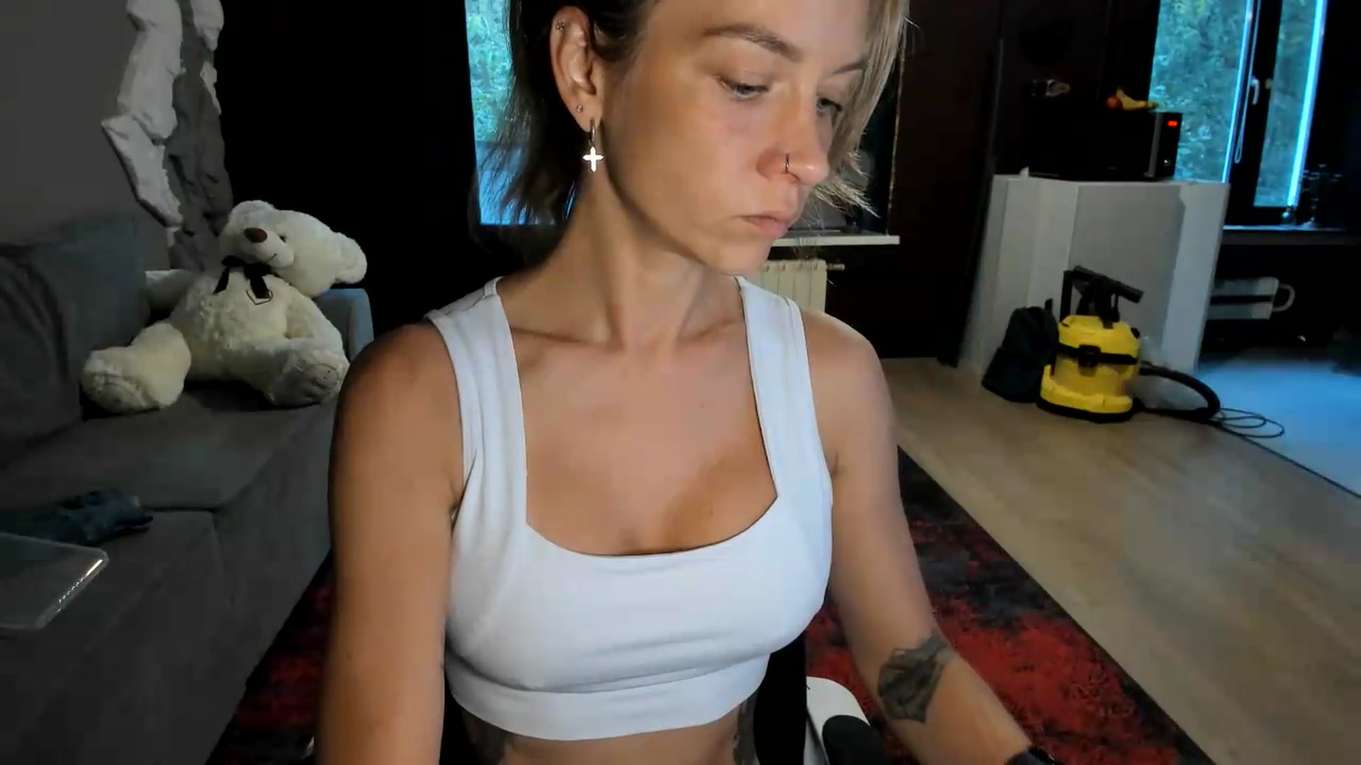 Gallery image thumbnail from Qi_ra's myfreecams stream on, 08/15/2026, 03:37 image 17 of 20