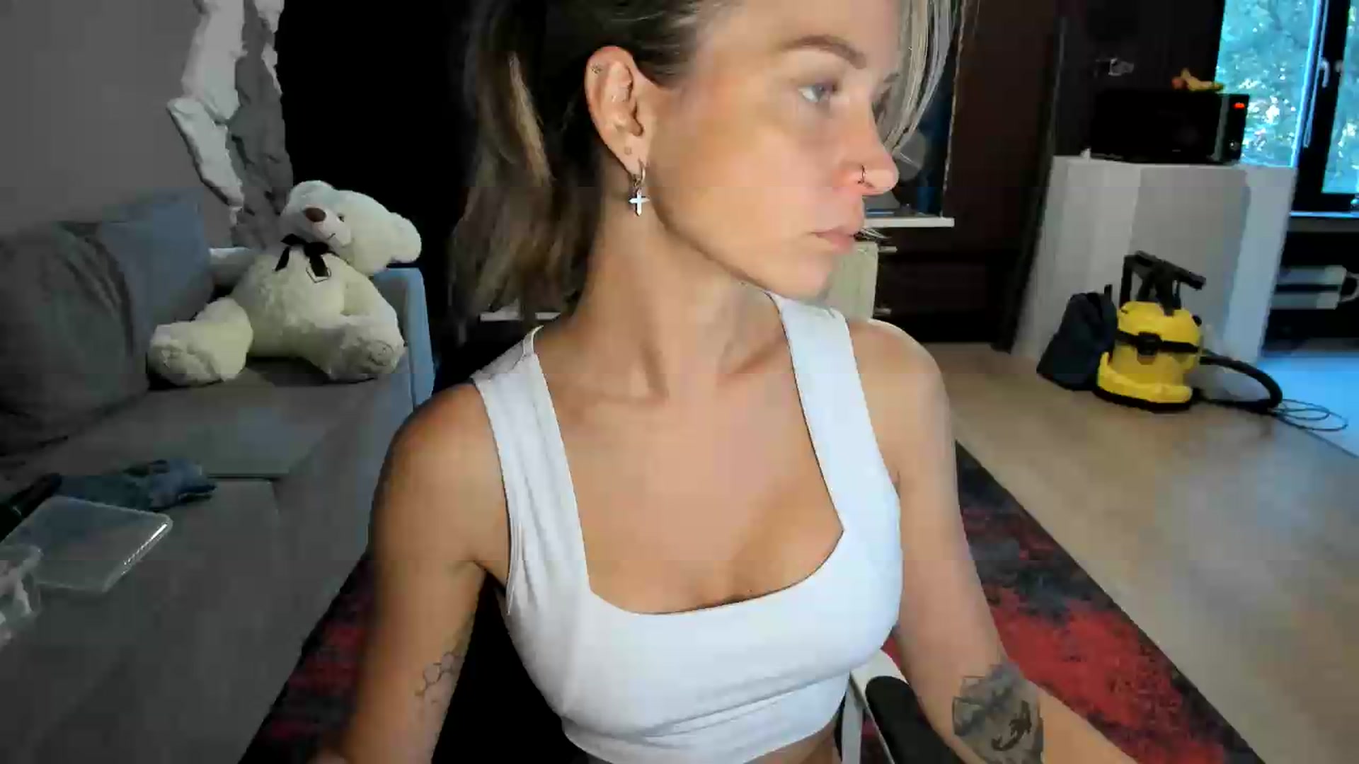 Gallery image thumbnail from Qi_ra's myfreecams stream on, 08/15/2026, 05:22 image 12 of 20