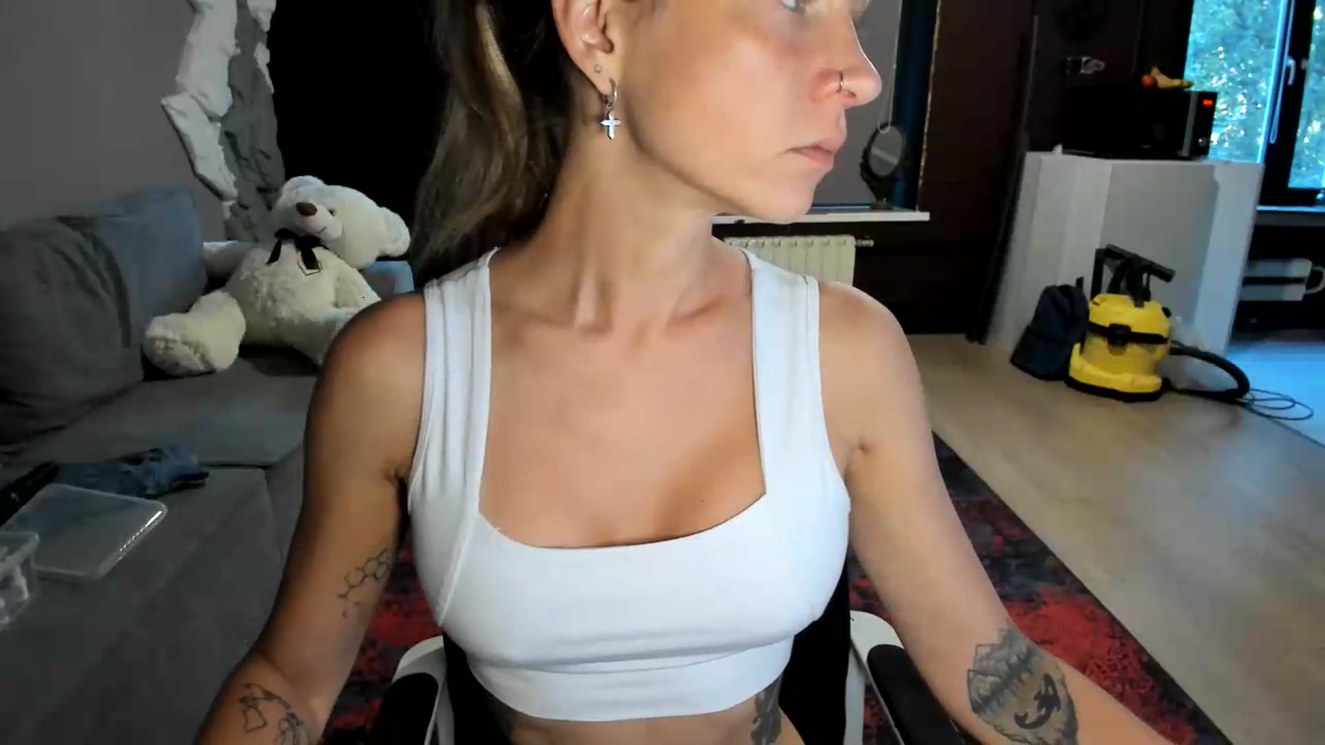 Gallery image thumbnail from Qi_ra's myfreecams stream on, 08/15/2026, 05:22 image 18 of 20
