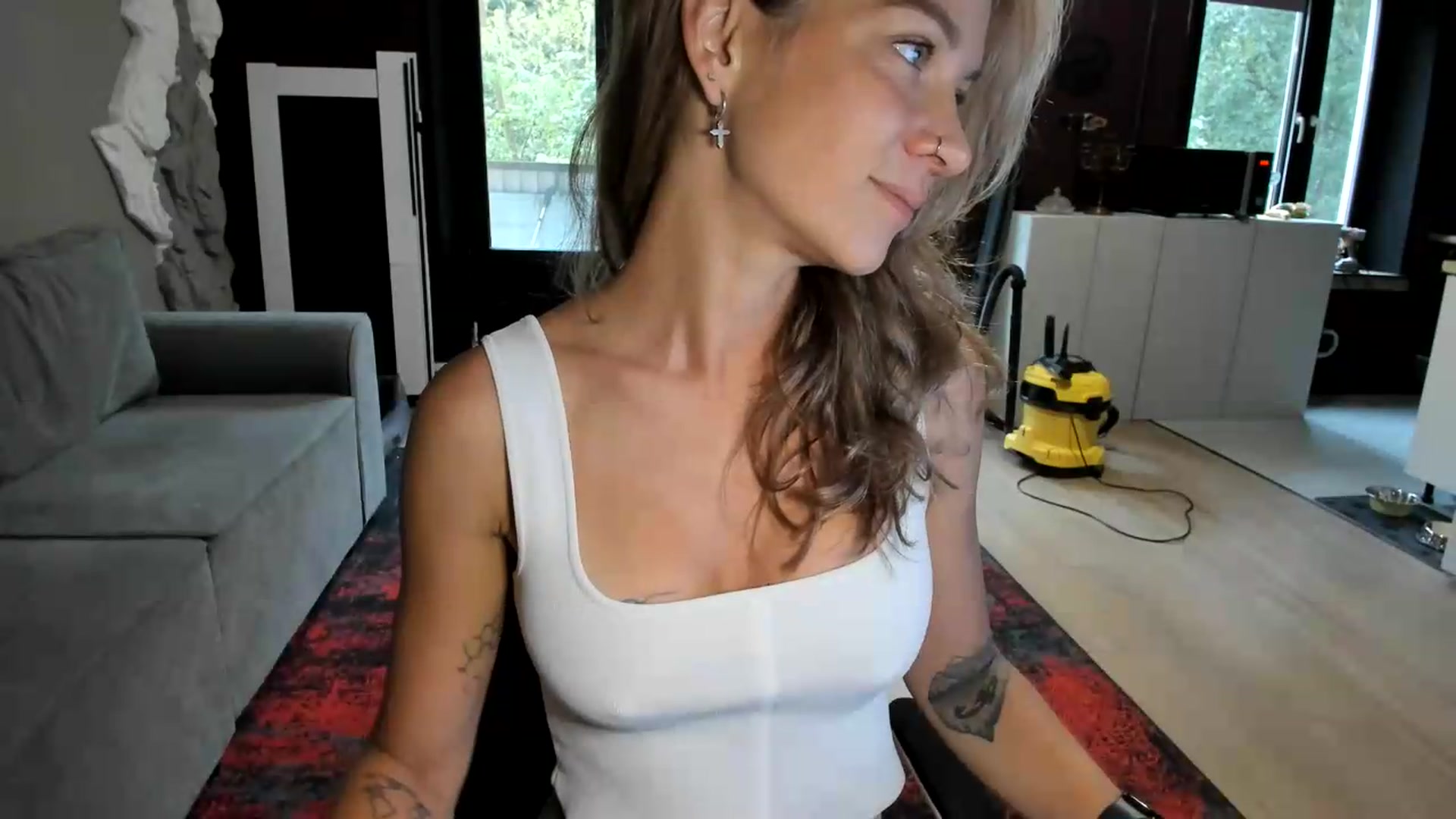 Gallery image thumbnail from Qi_ra's myfreecams stream on, 08/17/2026, 06:12 image 2 of 20