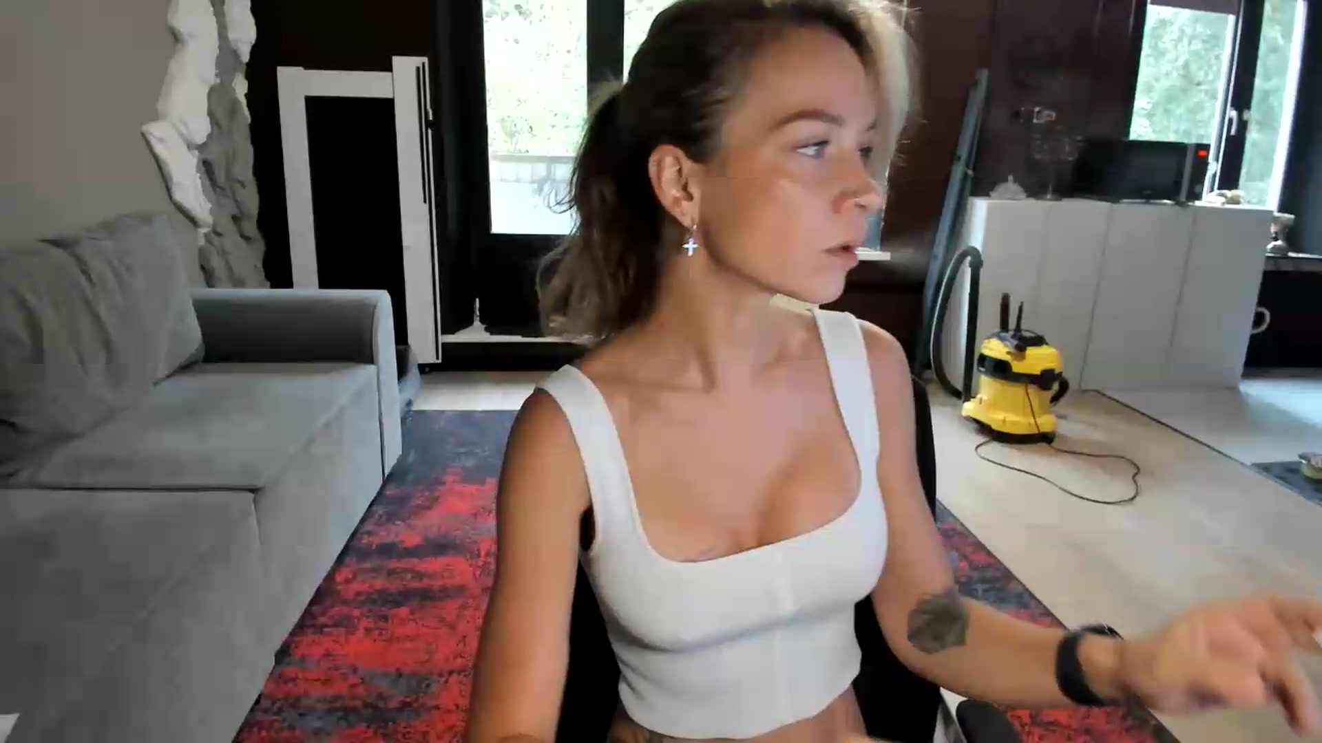 Gallery image thumbnail from Qi_ra's myfreecams stream on, 08/17/2026, 06:12 image 7 of 20