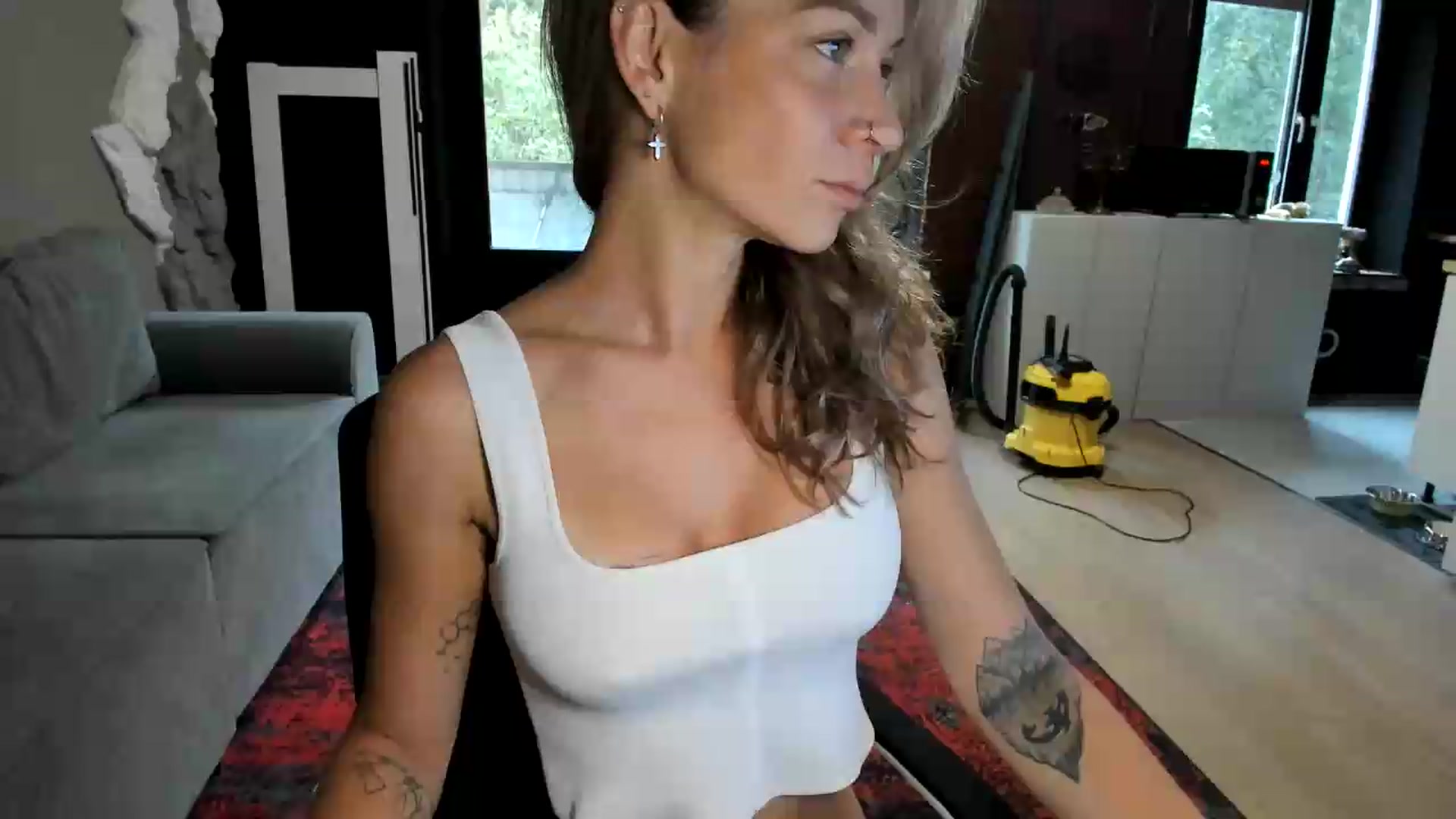 Gallery image thumbnail from Qi_ra's myfreecams stream on, 08/17/2026, 06:12 image 1 of 20