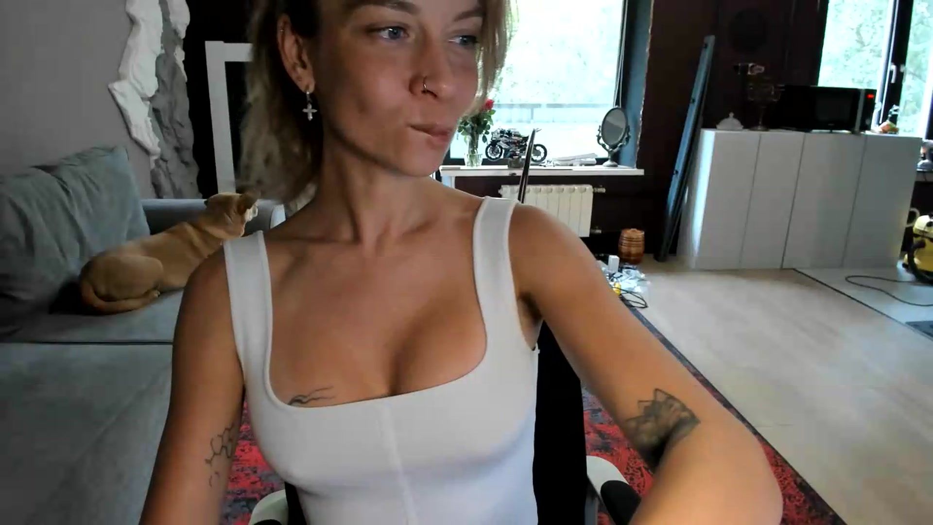 Gallery image thumbnail from Qi_ra's myfreecams stream on, 08/17/2026, 09:40 image 8 of 20
