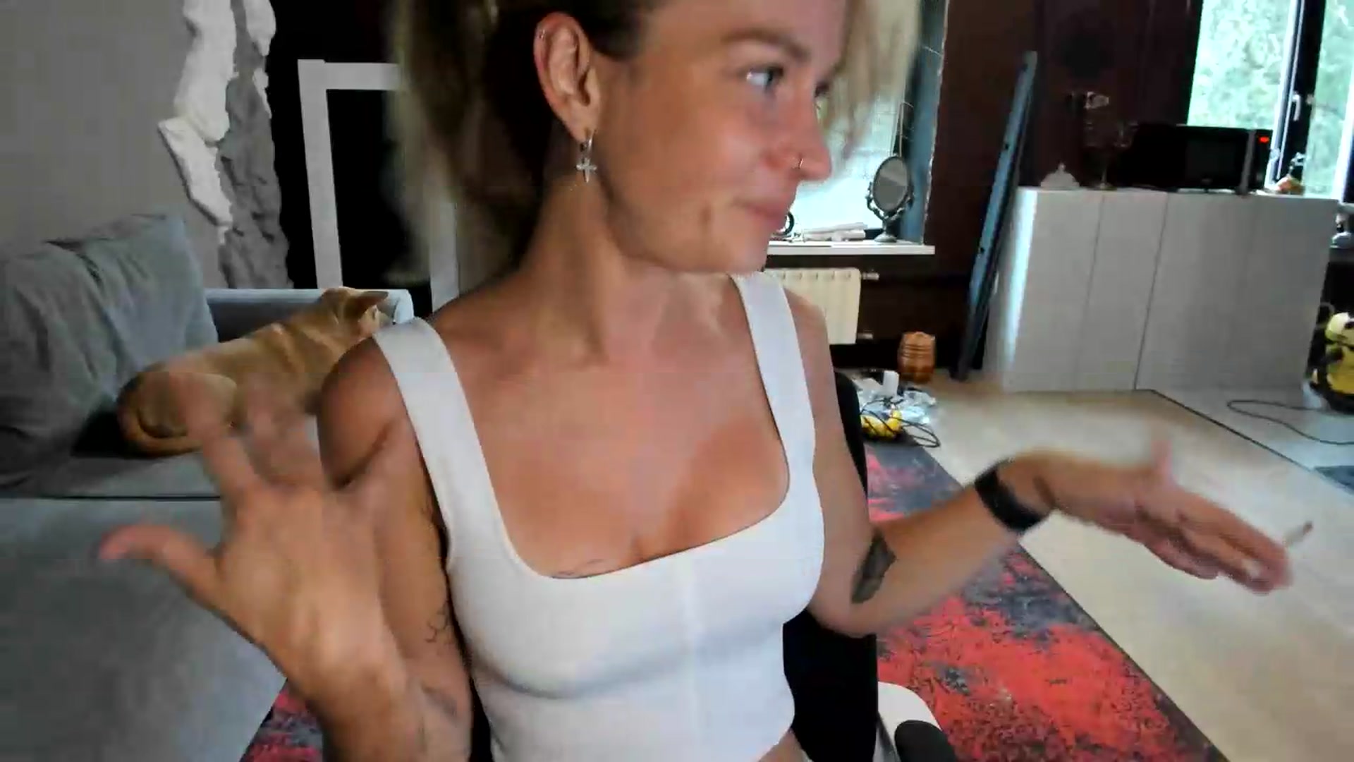 Gallery image thumbnail from Qi_ra's myfreecams stream on, 08/17/2026, 09:40 image 12 of 20