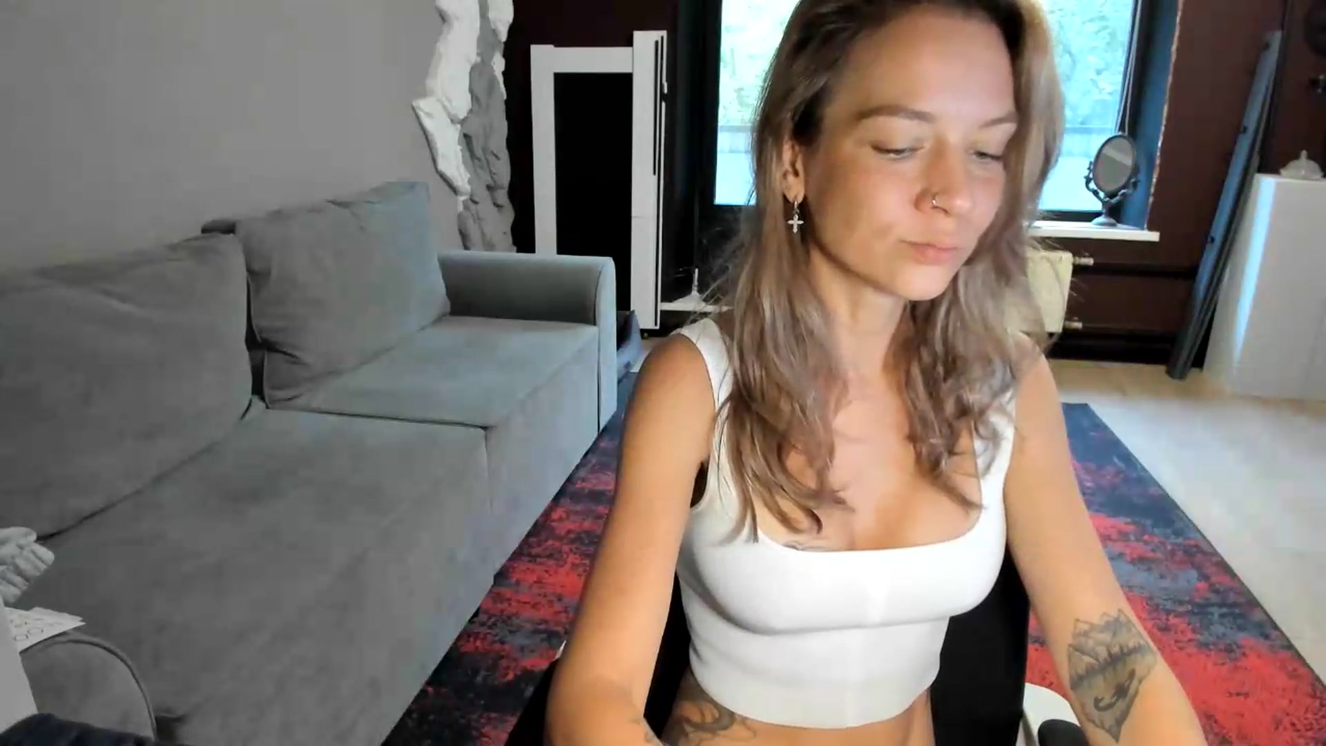 Gallery image thumbnail from Qi_ra's myfreecams stream on, 08/19/2026, 04:35 image 14 of 20