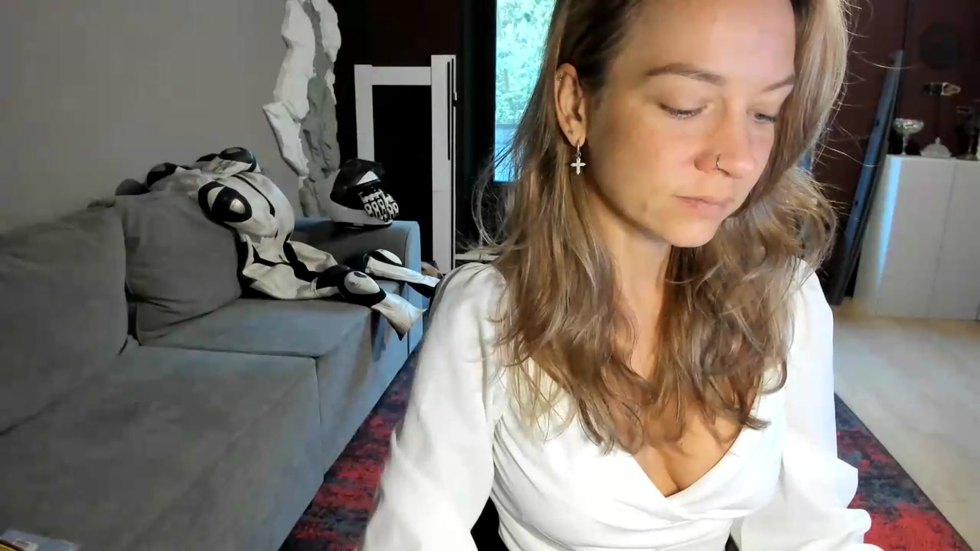Gallery image thumbnail from Qi_ra's myfreecams stream on, 08/21/2026, 03:55 image 15 of 20