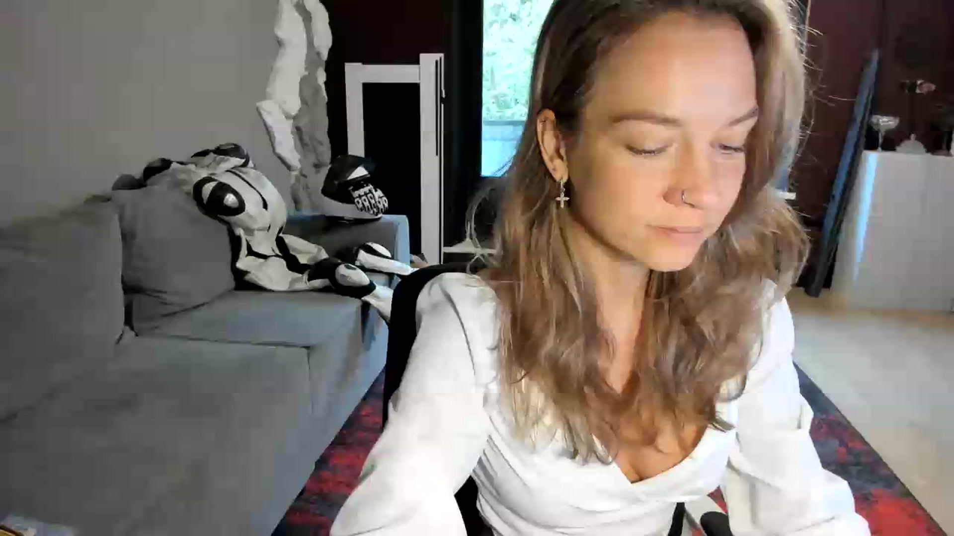 Gallery image thumbnail from Qi_ra's myfreecams stream on, 08/21/2026, 03:55 image 13 of 20