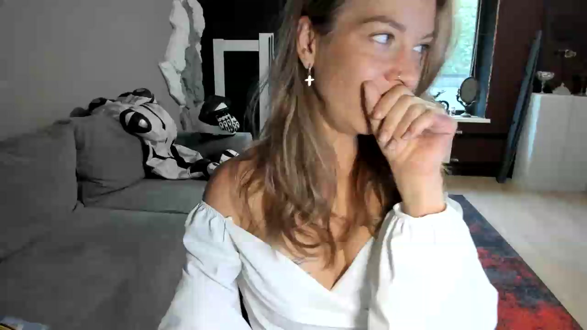 Gallery image thumbnail from Qi_ra's myfreecams stream on, 08/21/2026, 05:06 image 6 of 20