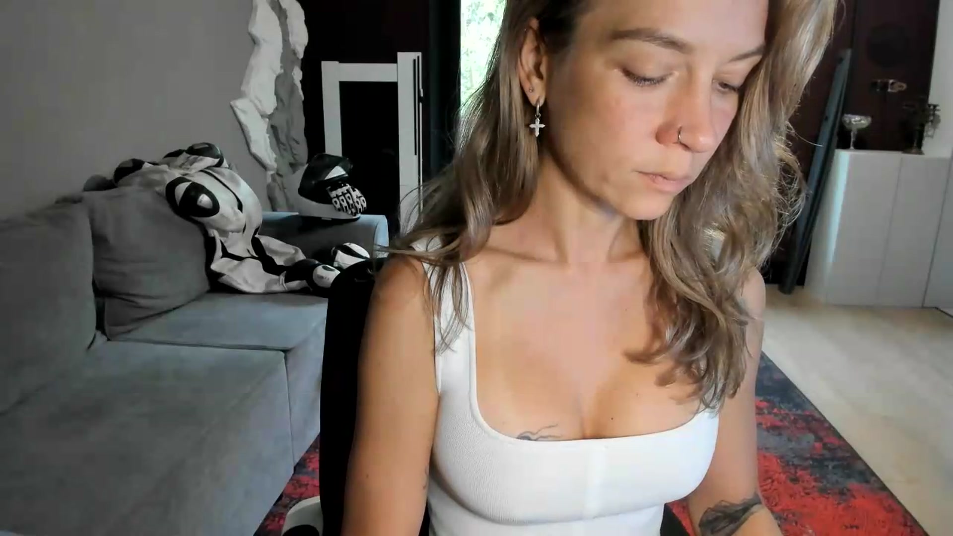 Gallery image thumbnail from Qi_ra's myfreecams stream on, 08/21/2026, 06:27 image 13 of 20