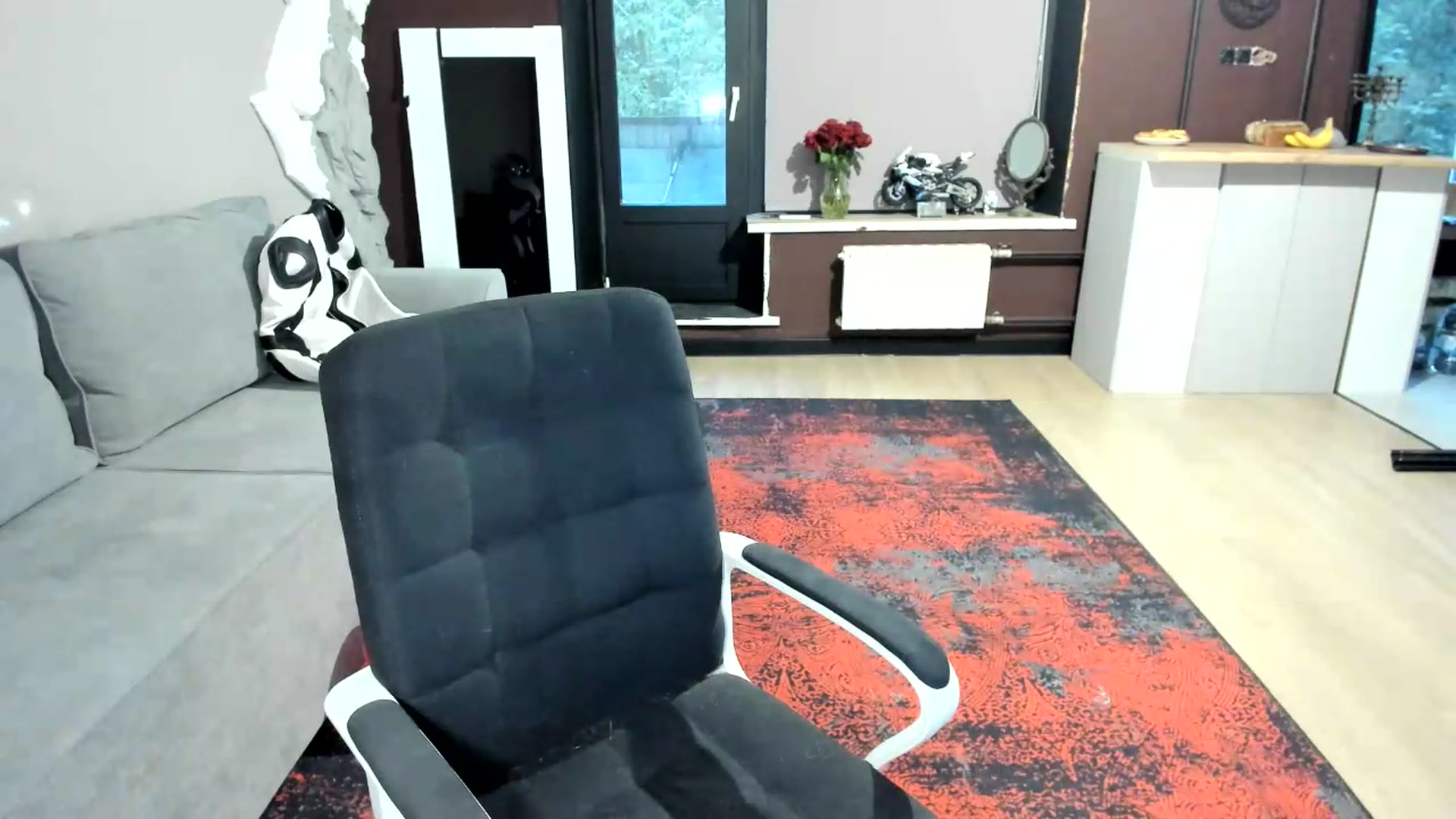 Gallery image thumbnail from Qi_ra's myfreecams stream on, 08/25/2026, 03:25 image 9 of 20