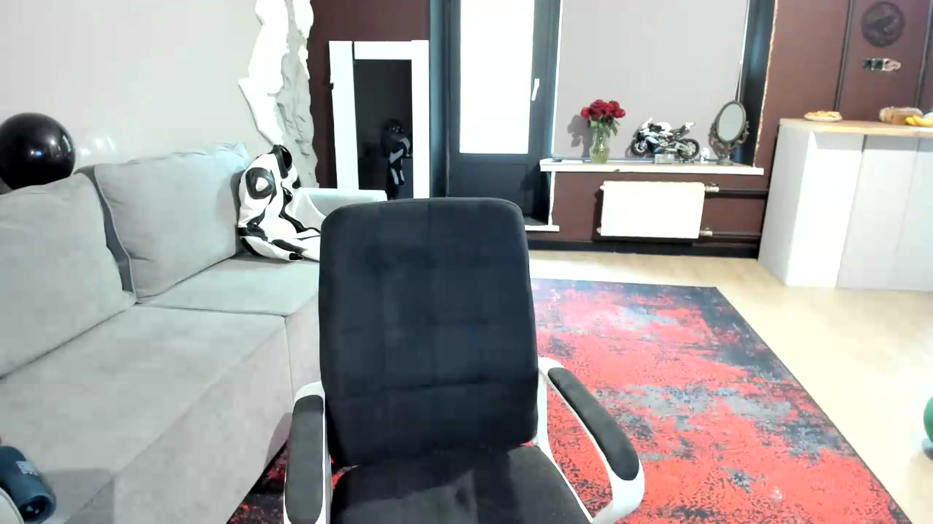 Gallery image thumbnail from Qi_ra's myfreecams stream on, 08/25/2026, 05:41 image 12 of 20
