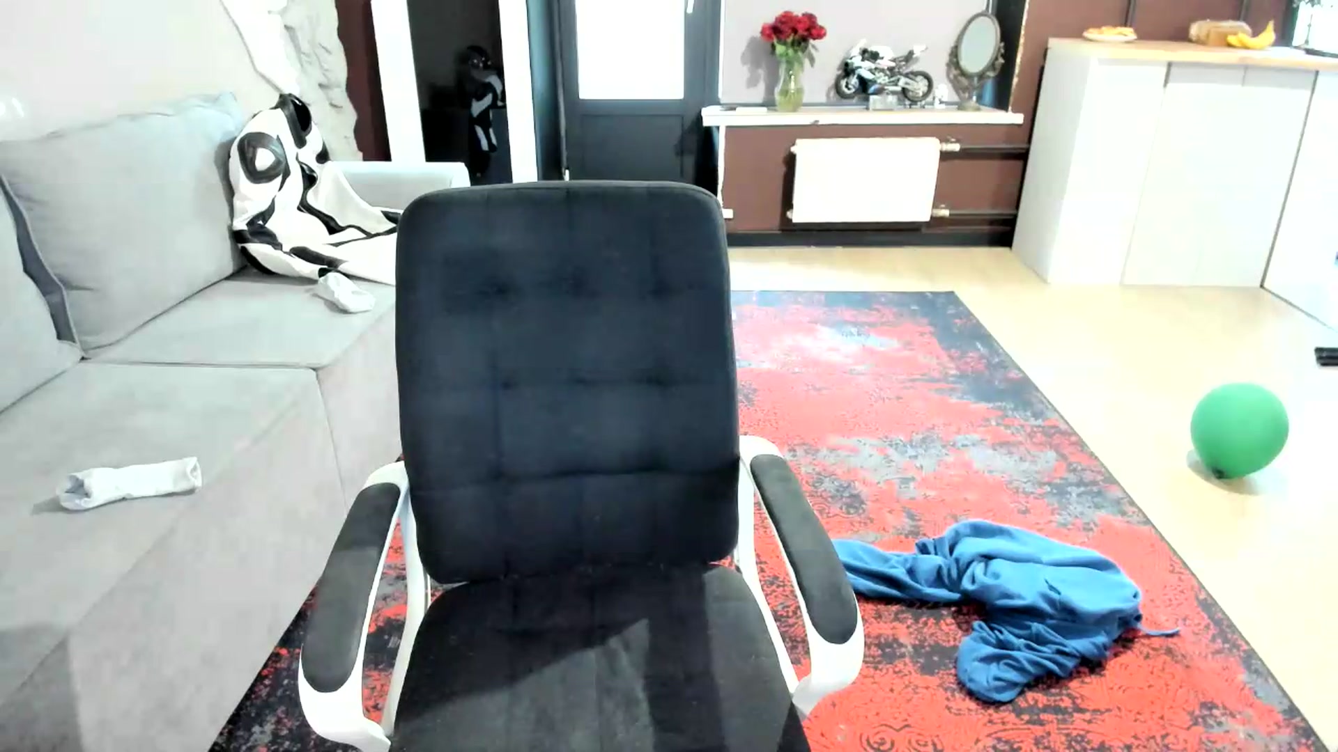 Gallery image thumbnail from Qi_ra's myfreecams stream on, 08/25/2026, 09:19 image 20 of 20