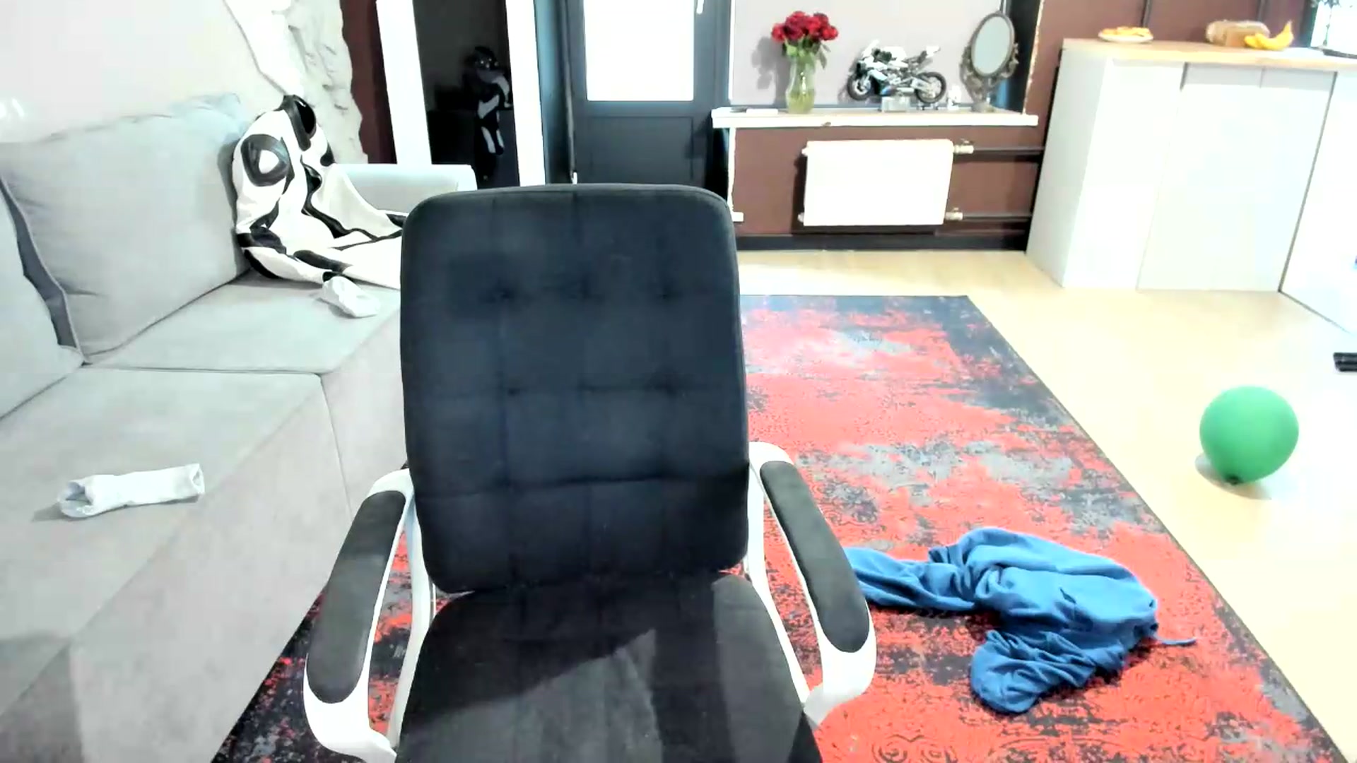 Gallery image thumbnail from Qi_ra's myfreecams stream on, 08/25/2026, 09:19 image 19 of 20