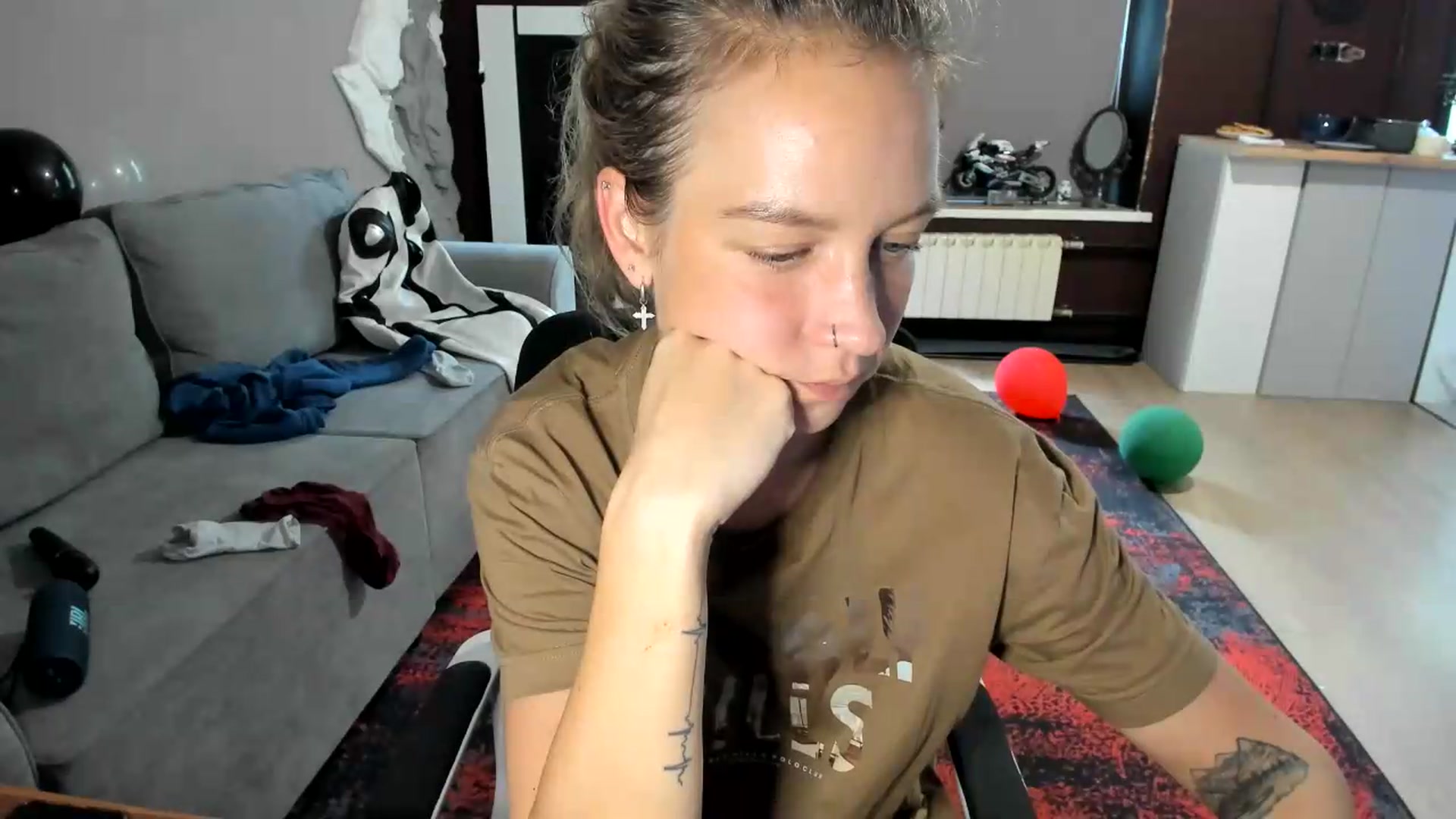 Gallery image thumbnail from Qi_ra's myfreecams stream on, 08/25/2026, 12:32 image 19 of 20