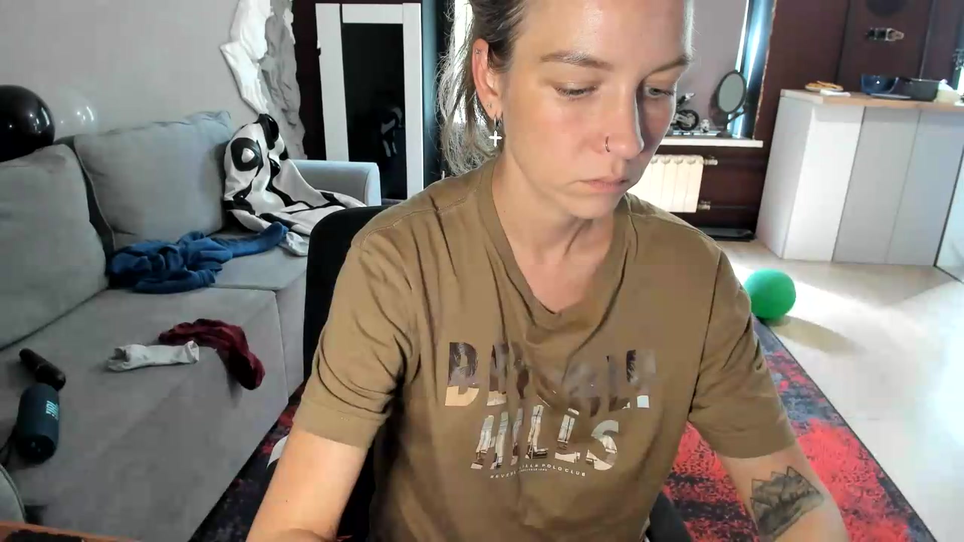 Gallery image thumbnail from Qi_ra's myfreecams stream on, 08/25/2026, 12:32 image 15 of 20