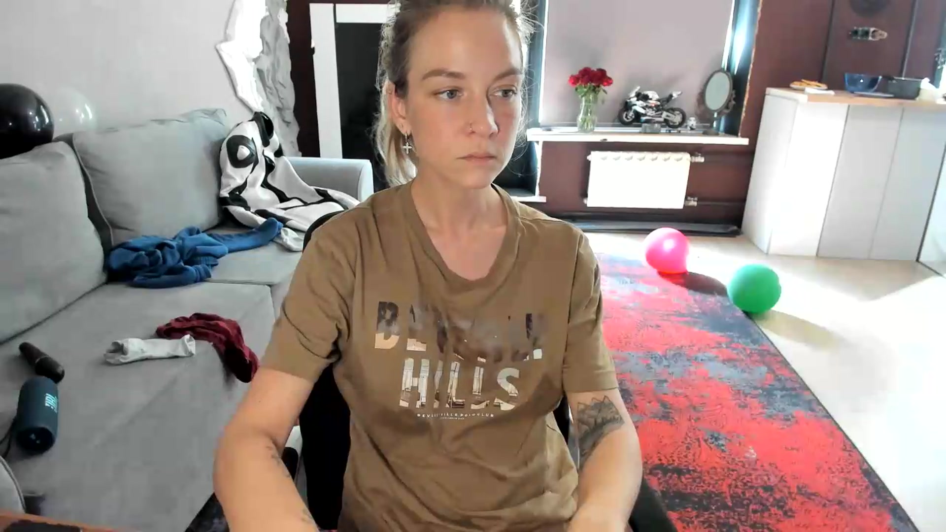 Gallery image thumbnail from Qi_ra's myfreecams stream on, 08/25/2026, 12:32 image 14 of 20