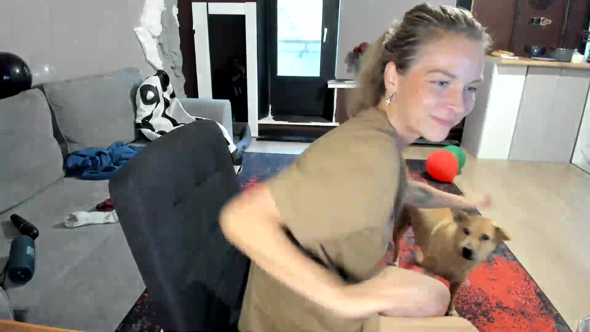 Gallery image thumbnail from Qi_ra's myfreecams stream on, 08/25/2026, 13:25 image 5 of 20