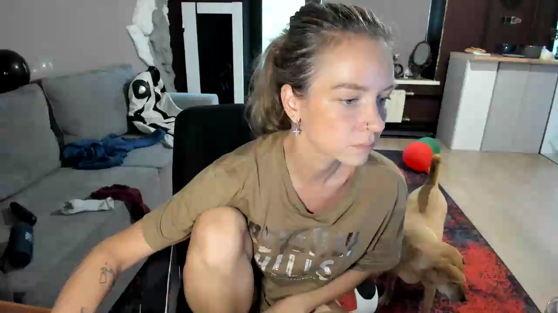 Gallery image thumbnail from Qi_ra's myfreecams stream on, 08/25/2026, 13:25 image 1 of 20