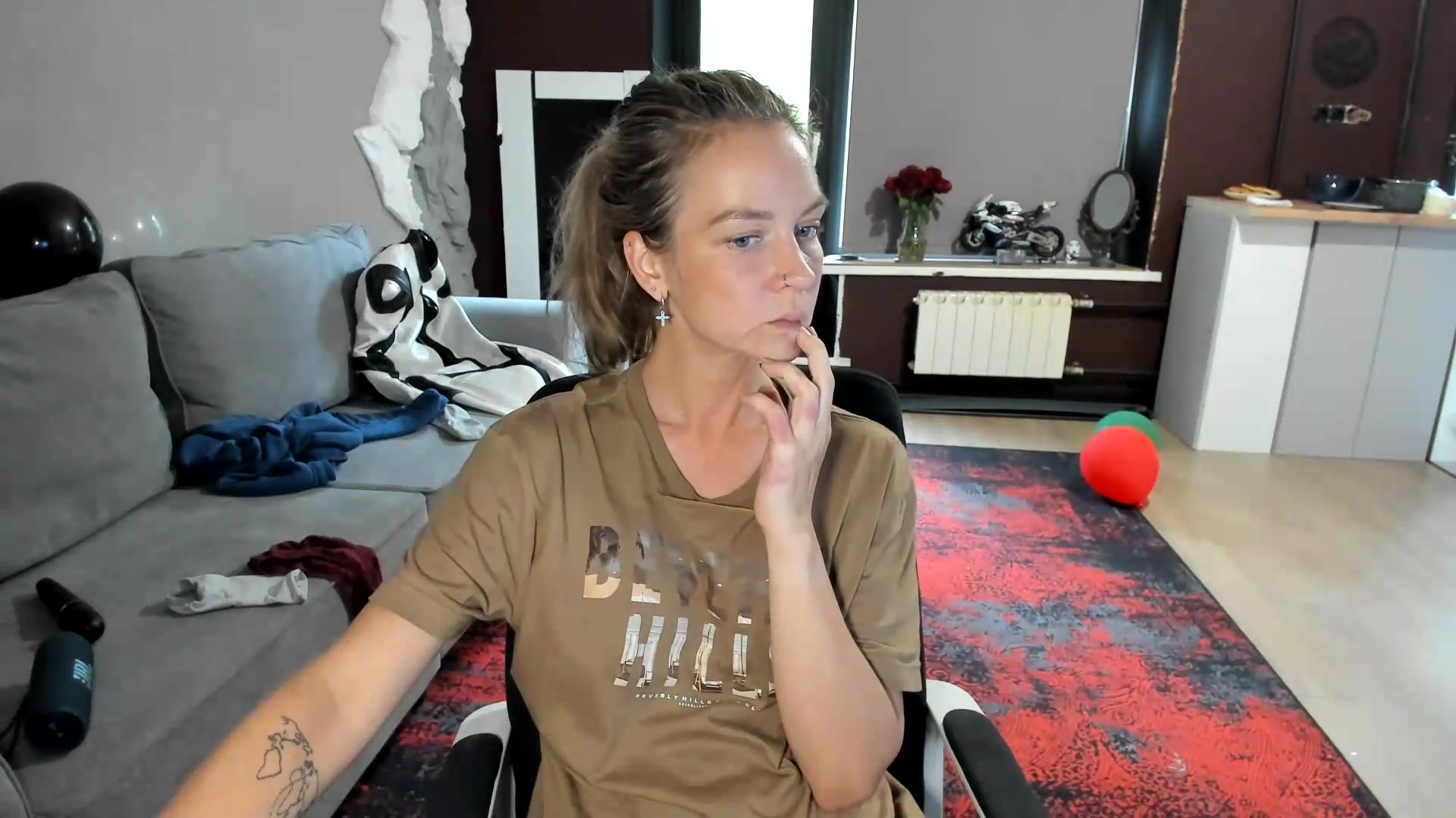 Gallery image thumbnail from Qi_ra's myfreecams stream on, 08/25/2026, 13:25 image 20 of 20