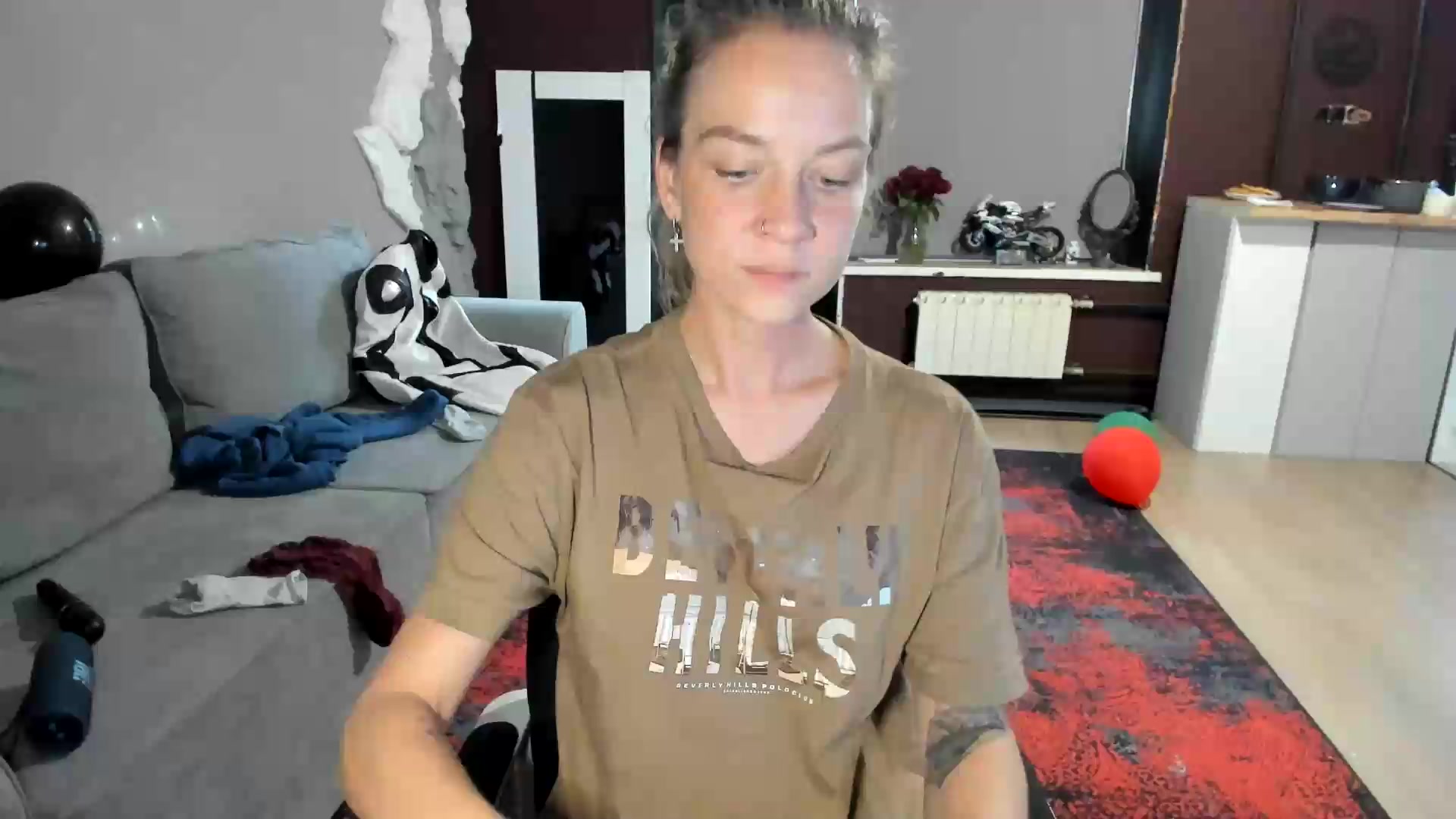 Gallery image thumbnail from Qi_ra's myfreecams stream on, 08/25/2026, 13:25 image 18 of 20