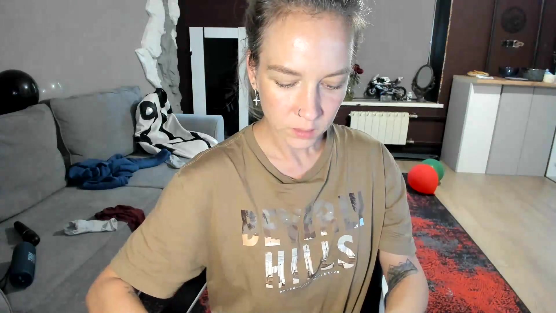 Gallery image thumbnail from Qi_ra's myfreecams stream on, 08/25/2026, 13:25 image 15 of 20