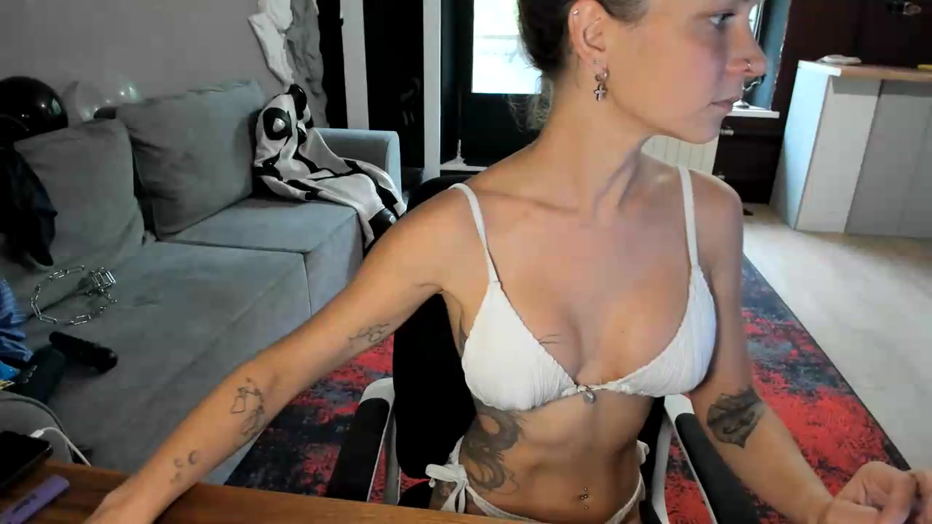Gallery image thumbnail from Qi_ra's myfreecams stream on, 08/26/2026, 08:54 image 6 of 20