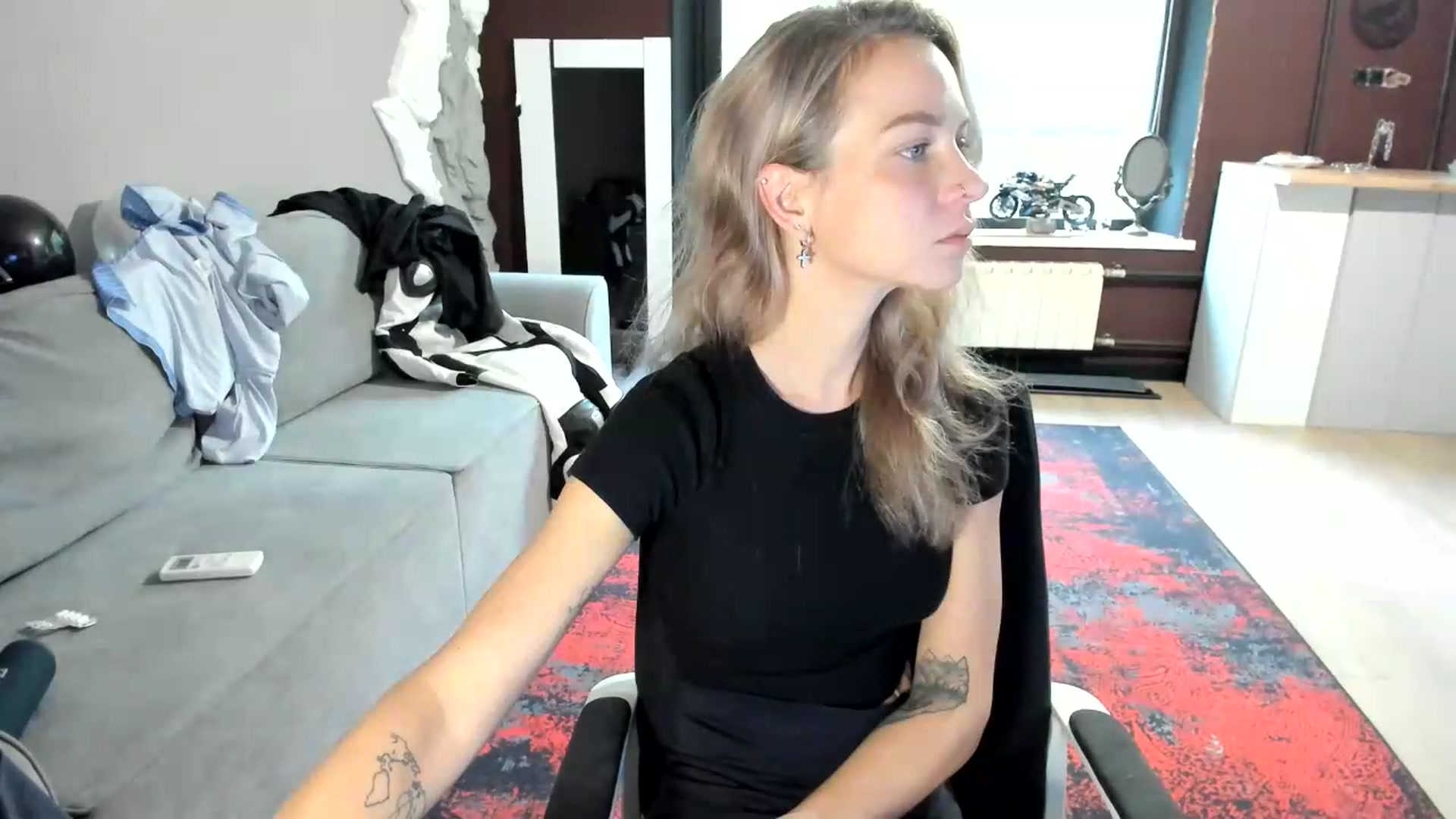 Gallery image thumbnail from Qi_ra's myfreecams stream on, 08/27/2026, 05:54 image 15 of 20