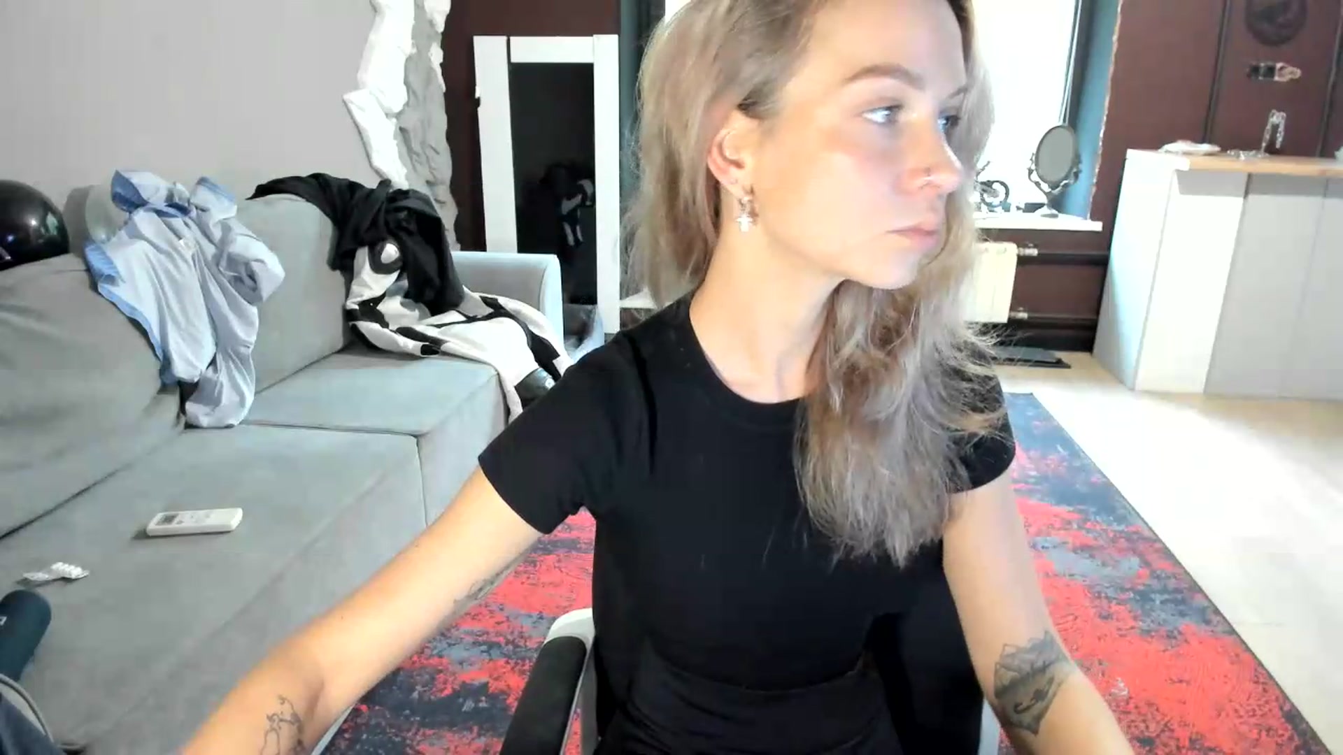 Gallery image thumbnail from Qi_ra's myfreecams stream on, 08/27/2026, 05:54 image 9 of 20