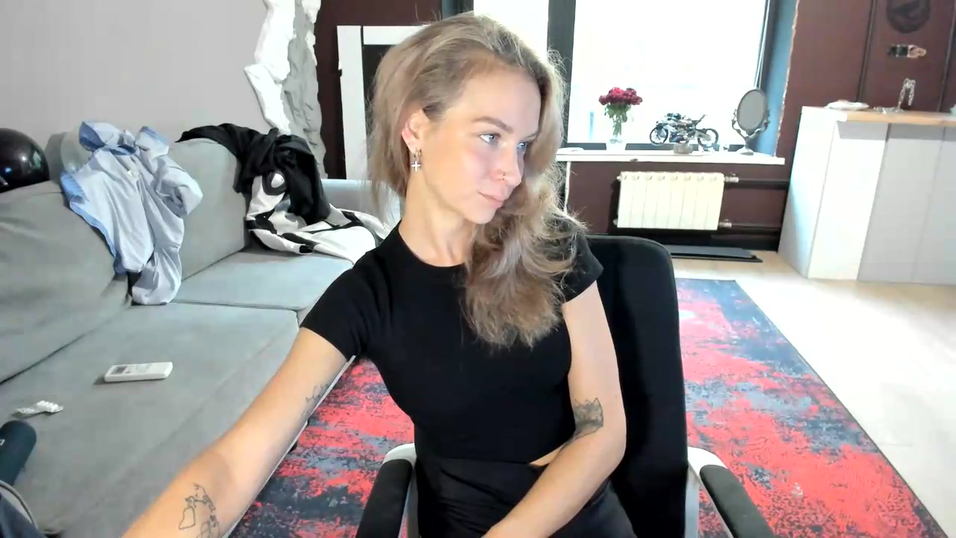 Gallery image thumbnail from Qi_ra's myfreecams stream on, 08/27/2026, 05:54 image 10 of 20