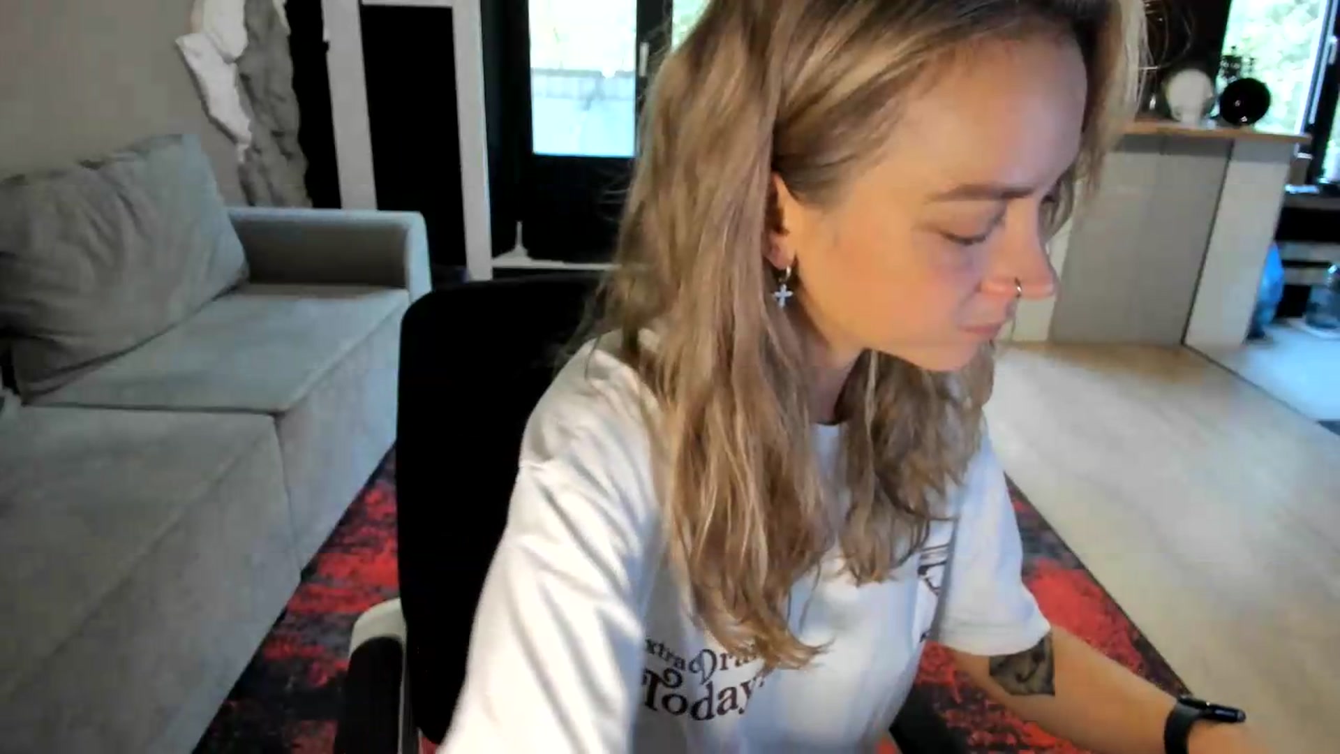 Gallery image thumbnail from Qi_ra's myfreecams stream on, 08/30/2026, 08:28 image 15 of 20