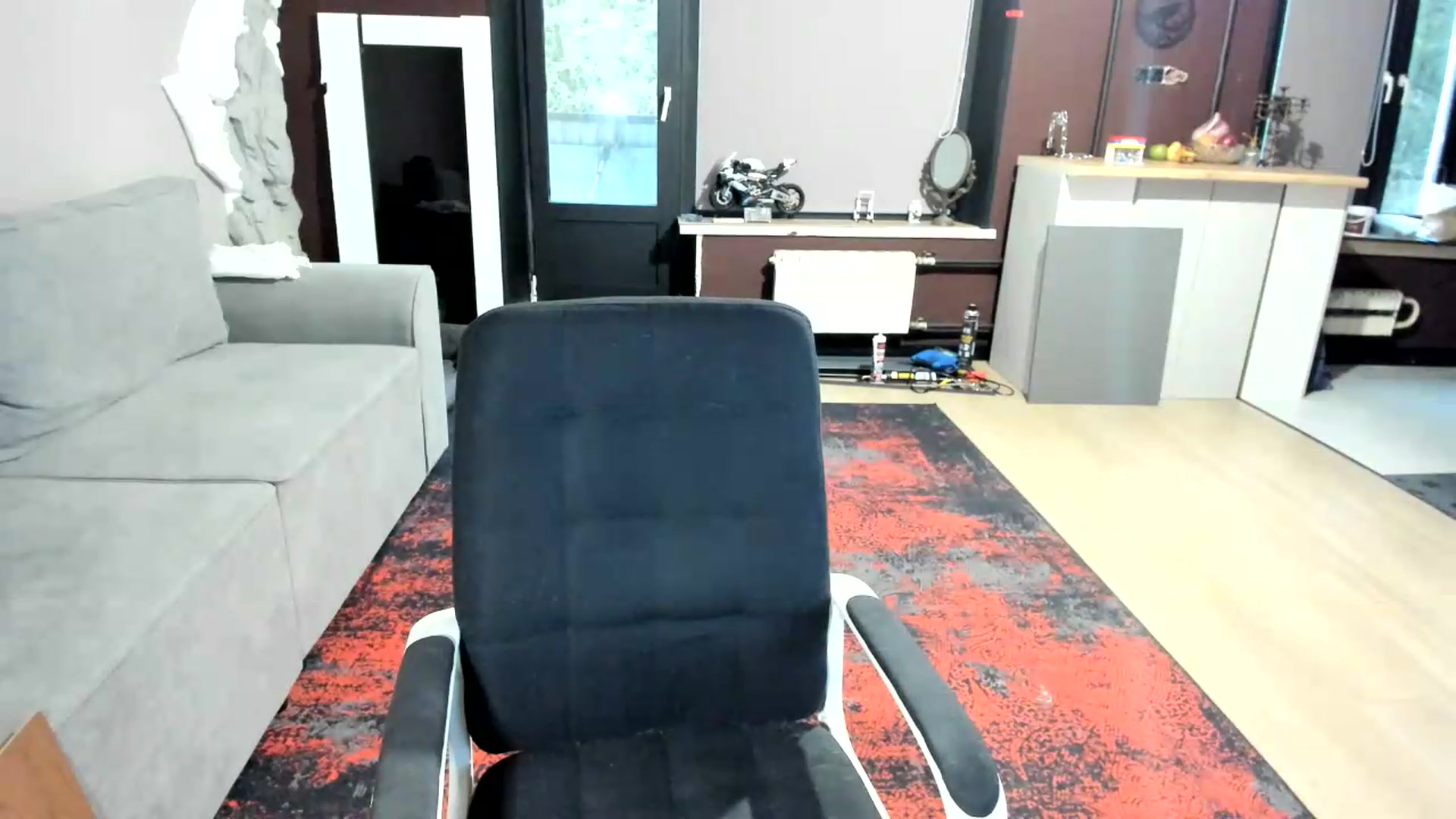 Gallery image thumbnail from Qi_ra's myfreecams stream on, 09/05/2026, 04:04 image 2 of 20