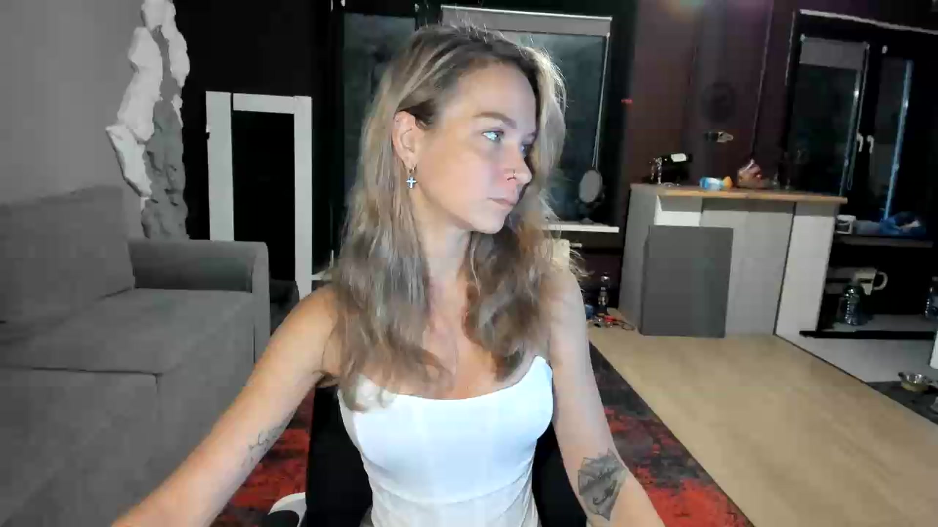 Gallery image thumbnail from Qi_ra's myfreecams stream on, 09/06/2026, 02:59 image 1 of 20
